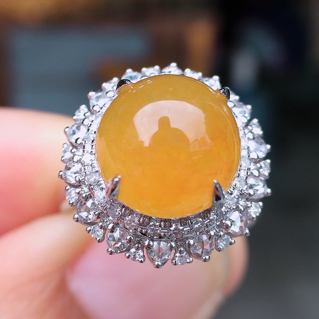 黄翡蛋面戒指，18k金豪华镶嵌，种水超好，玉质细腻