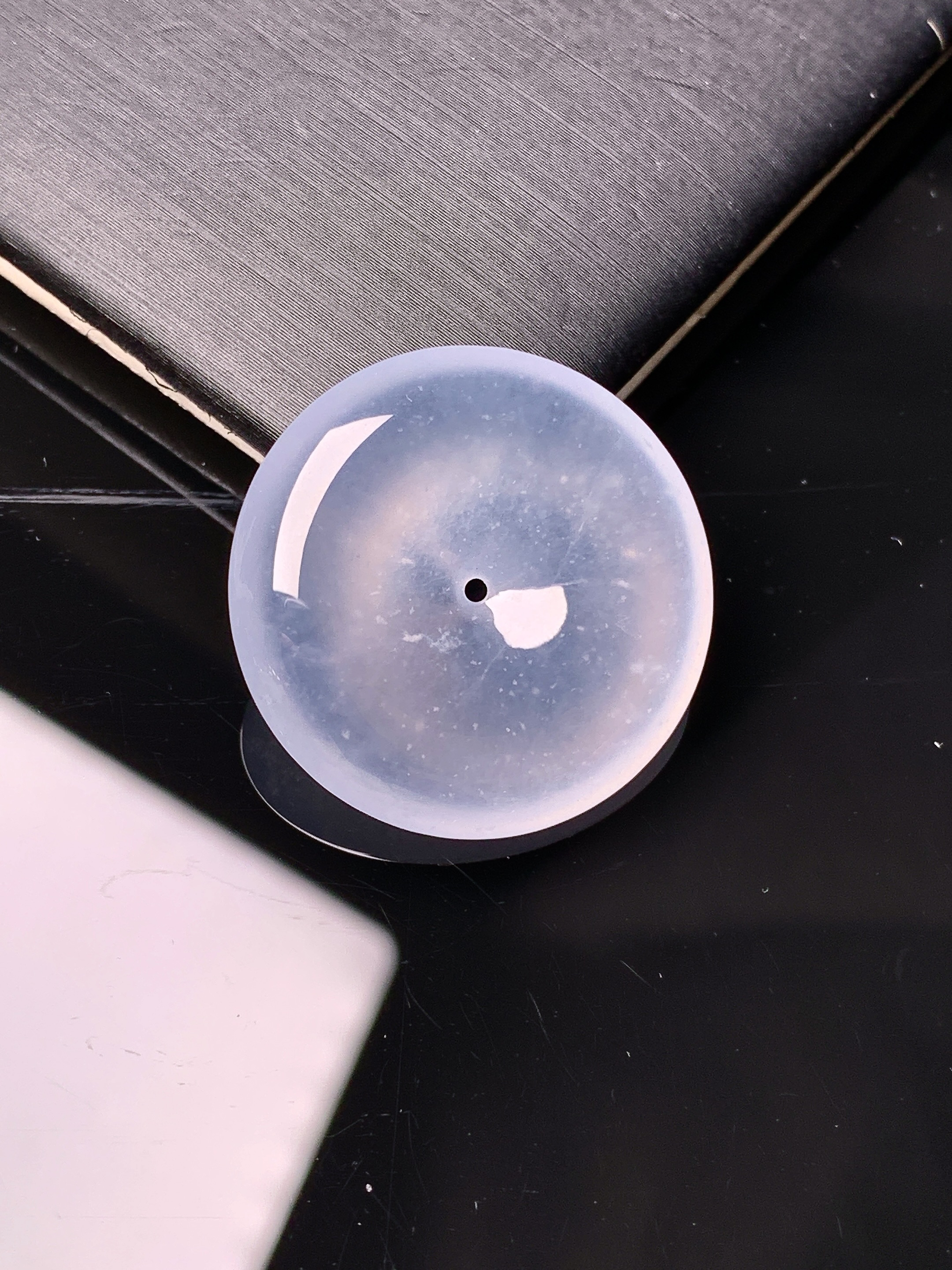 冰种平安扣吊坠 玉质细腻 色泽艳丽清新 水润亮眼 整体尺寸24.8*5.2b12