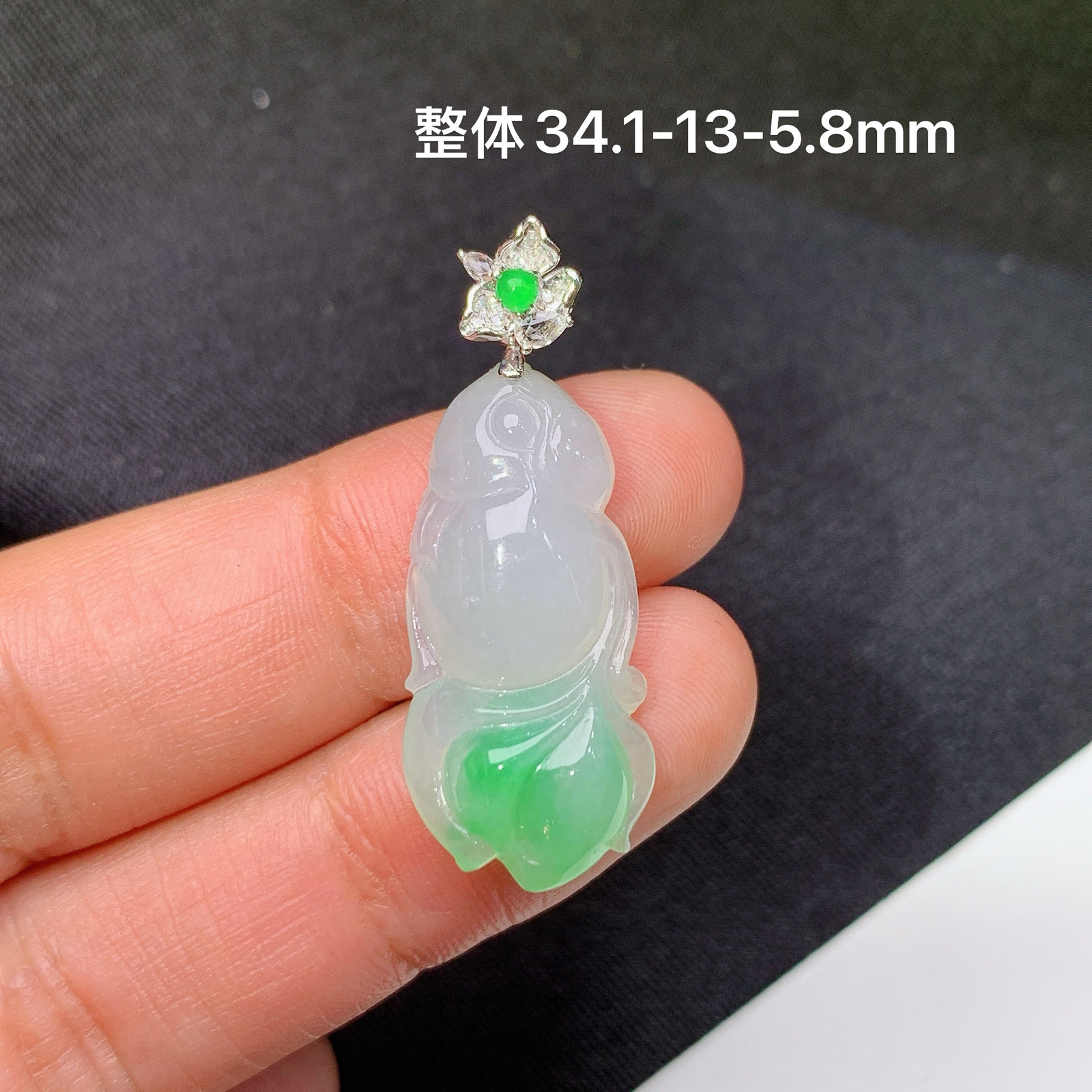 飘绿金鱼吊坠，年年有鱼，18k金镶嵌，冰润细腻，种水足，J34 尺寸34.1*13*5.8