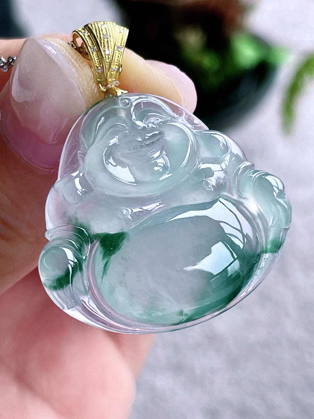 【镶嵌】高冰飘花佛公吊坠  
【说明】缅料 18k金镶嵌 性价比高  
【整体】39.9
【裸石】