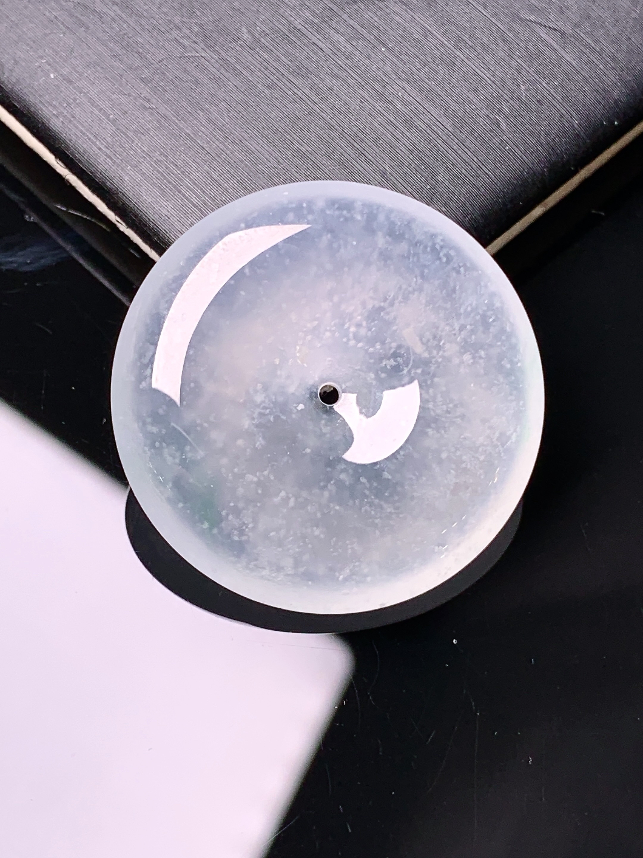 冰种平安扣吊坠 玉质细腻 色泽艳丽清新 水润亮眼 整体尺寸28*6x1