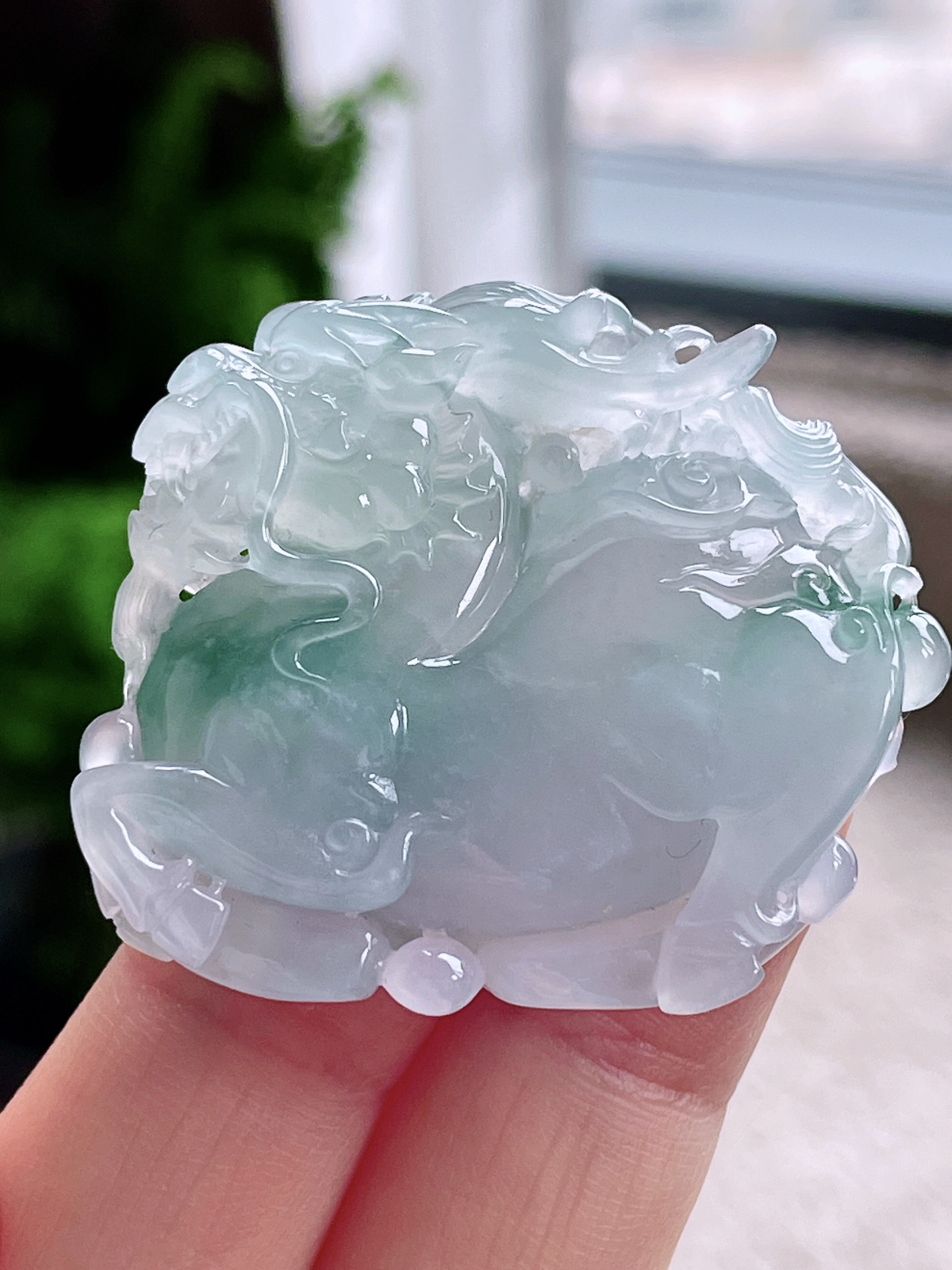 【裸石】冰飘花麒麟吊坠
【说明】缅料 性价比高  
【尺寸】38.8-42-11.7