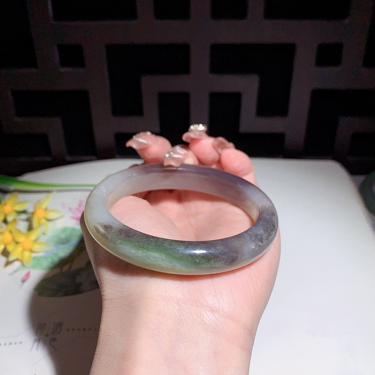 和田玉57.5圈口紫罗兰色漂翠三色手镯！玉质细腻油润 底色纯净 脂粉好，品质高