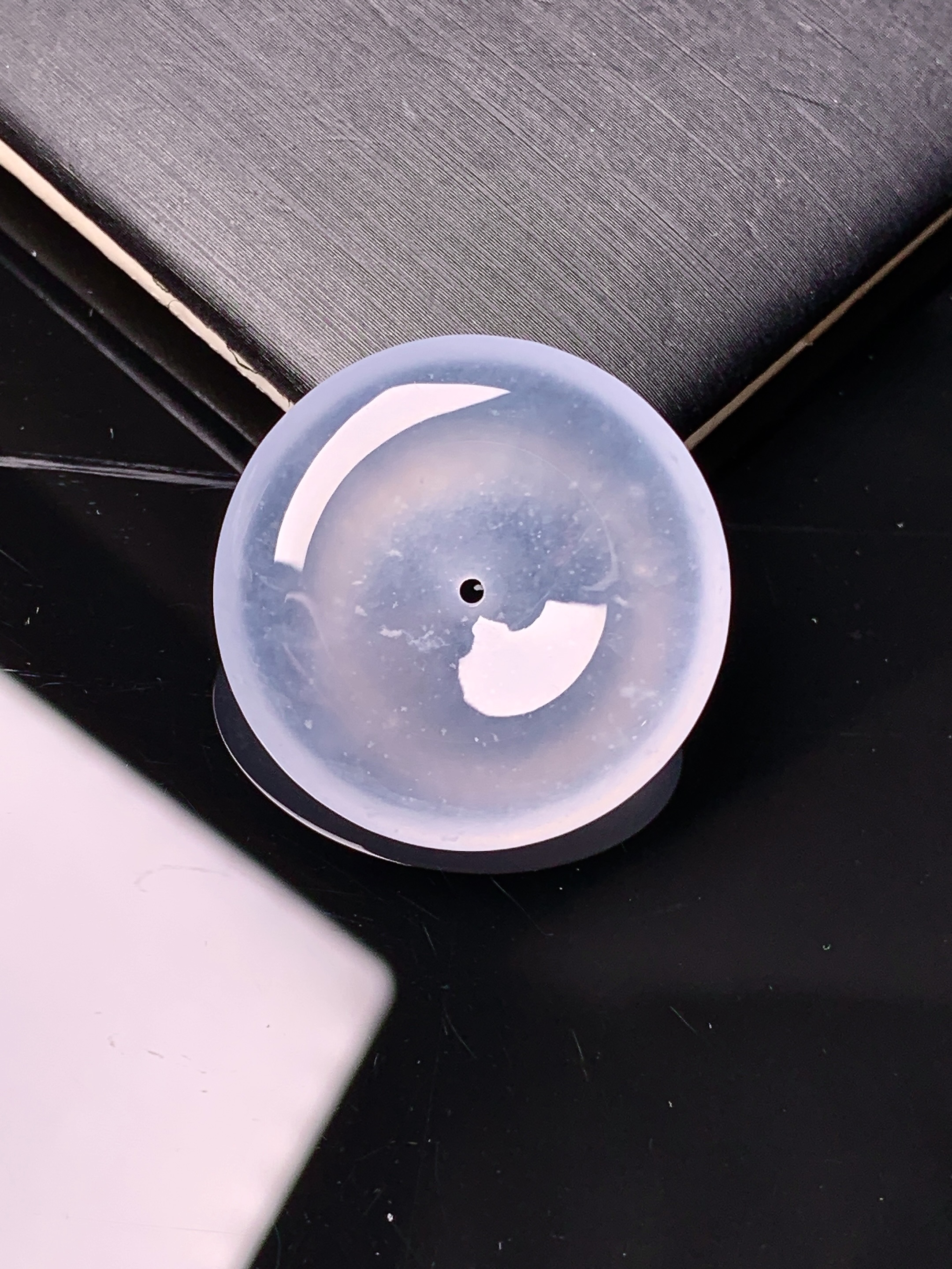 冰种平安扣吊坠 玉质细腻 色泽艳丽清新 水润亮眼 整体尺寸24.8*5.2b12