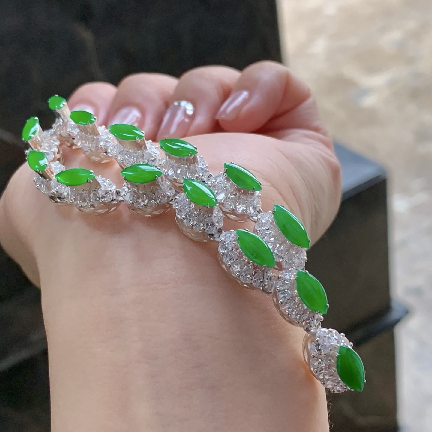 阳绿马眼戒面
颜色漂亮 铜托