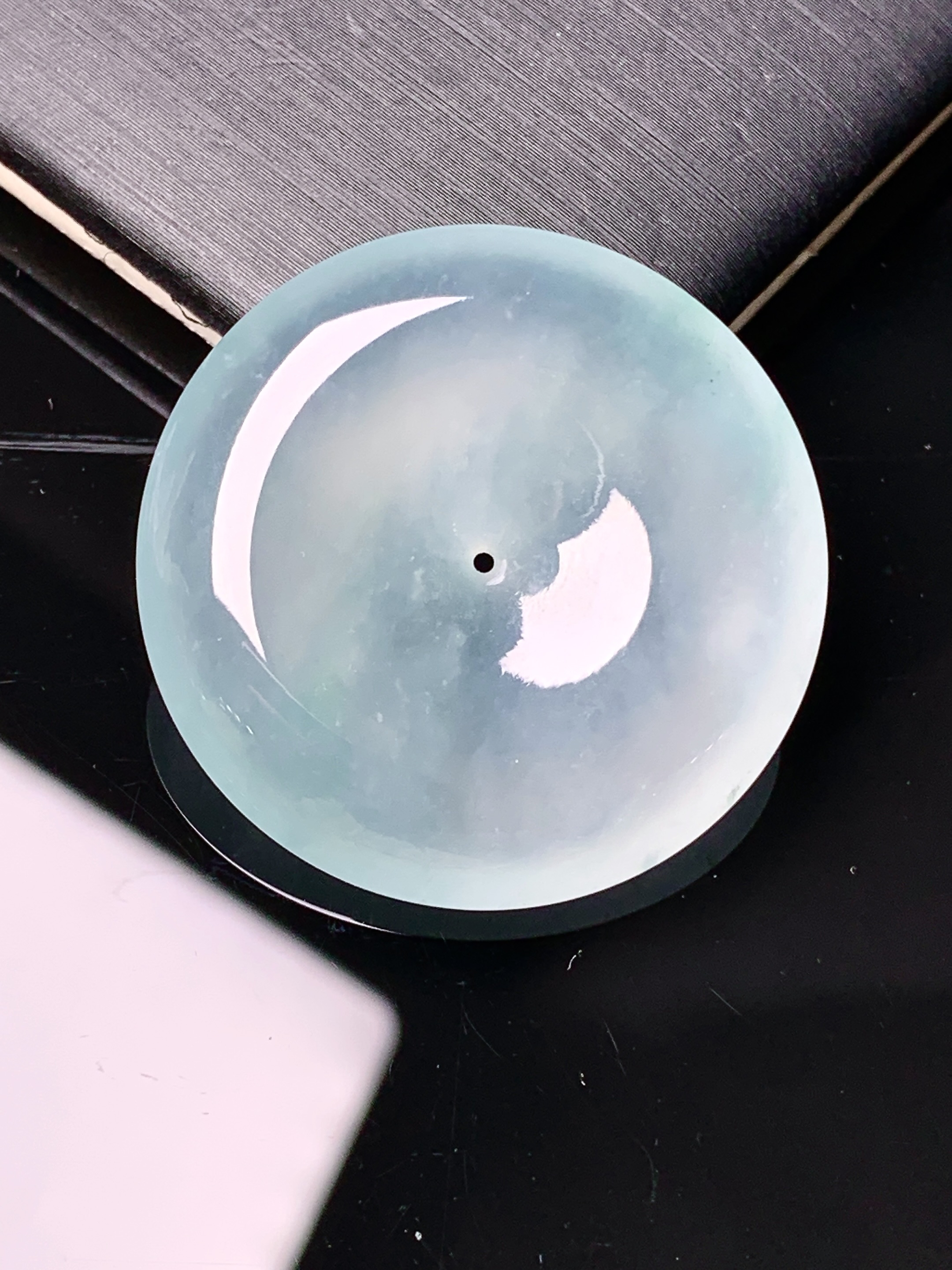 冰种平安扣吊坠 玉质细腻 色泽艳丽清新 水润亮眼 整体尺寸30*6.2b12