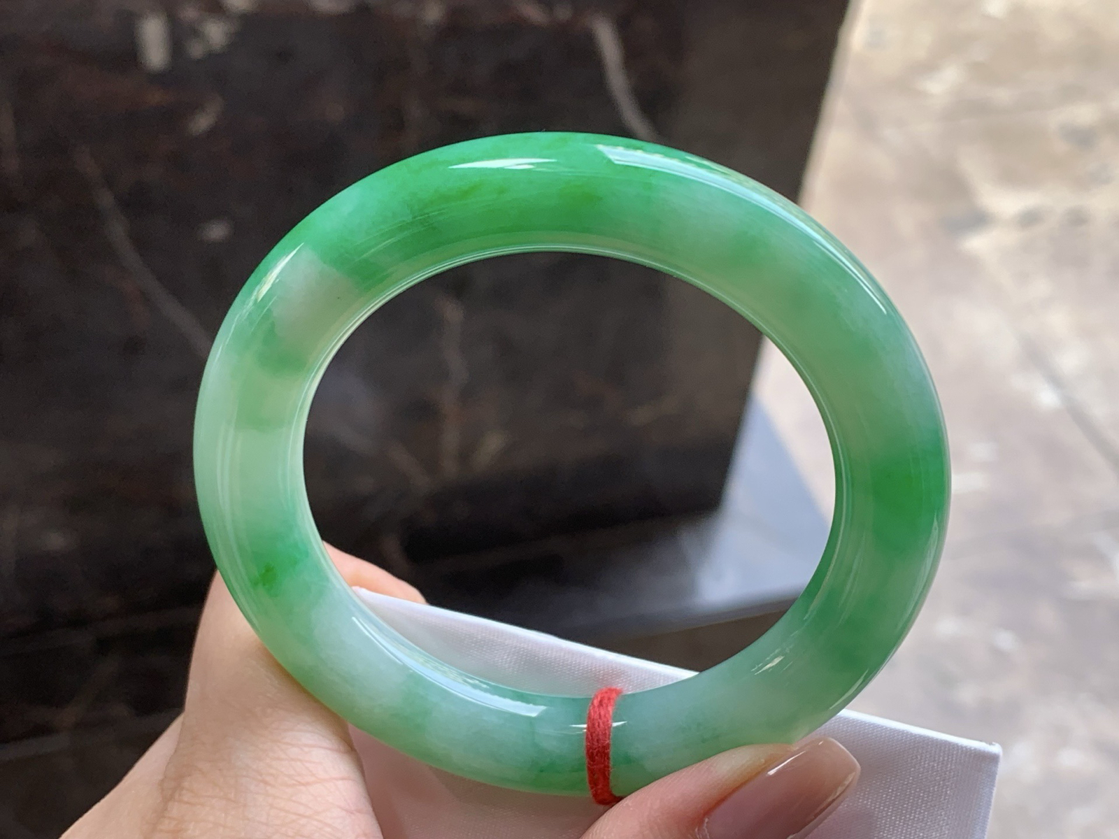 糯种带色福镯
颜色漂亮 55/10.6/11mm