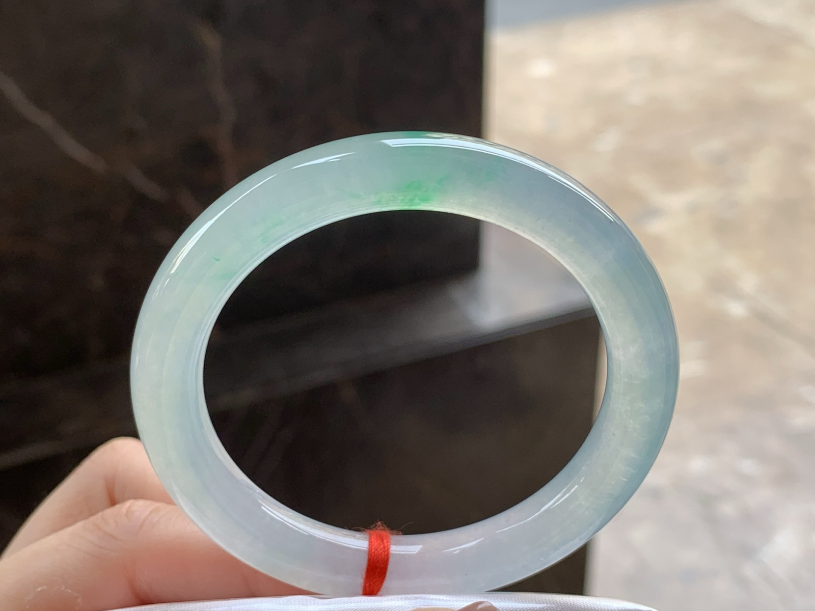 冰种飘色福镯
种老水足 52.7/9.2mm