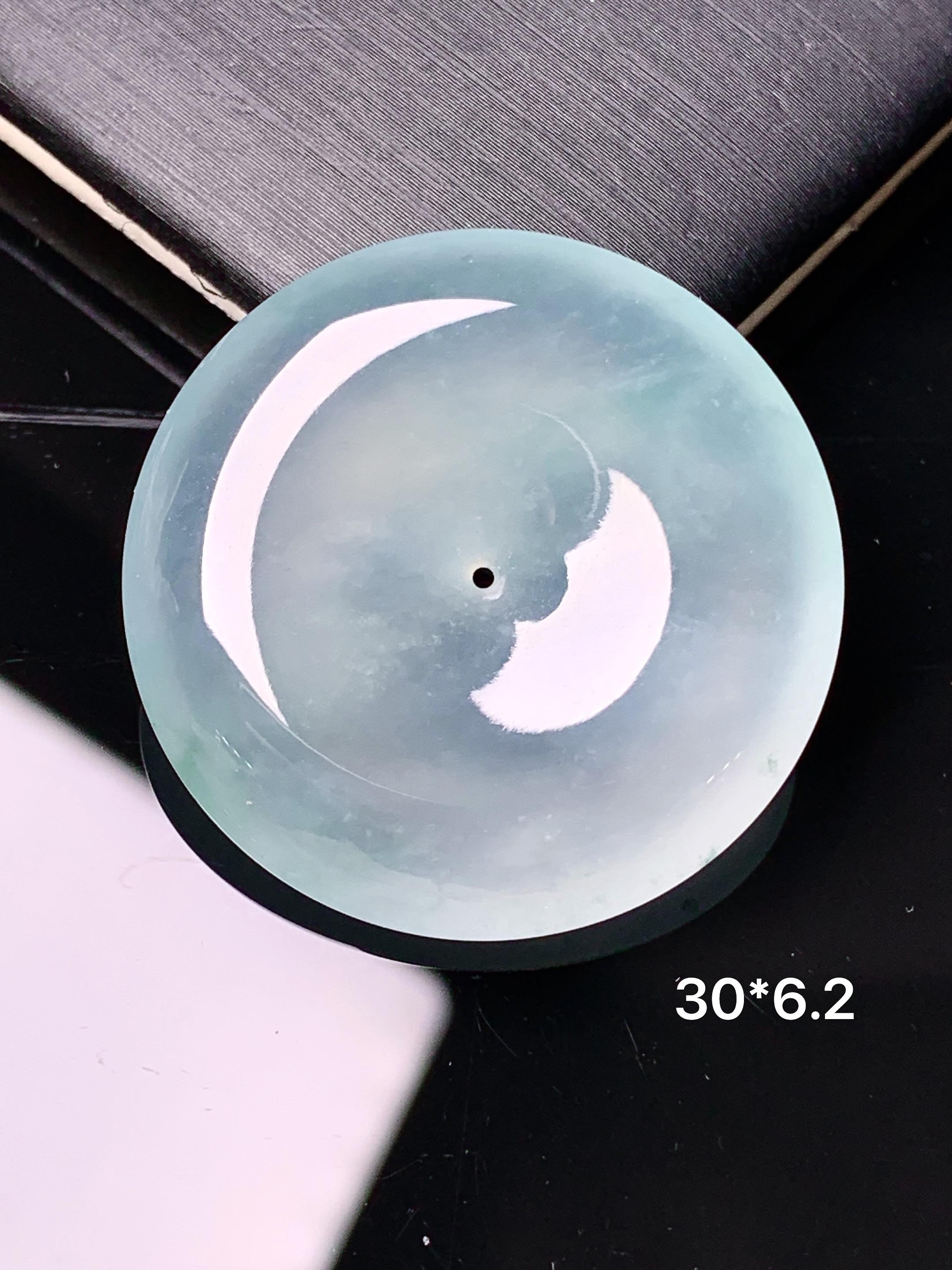 冰种平安扣吊坠 玉质细腻 色泽艳丽清新 水润亮眼 整体尺寸30*6.2b12