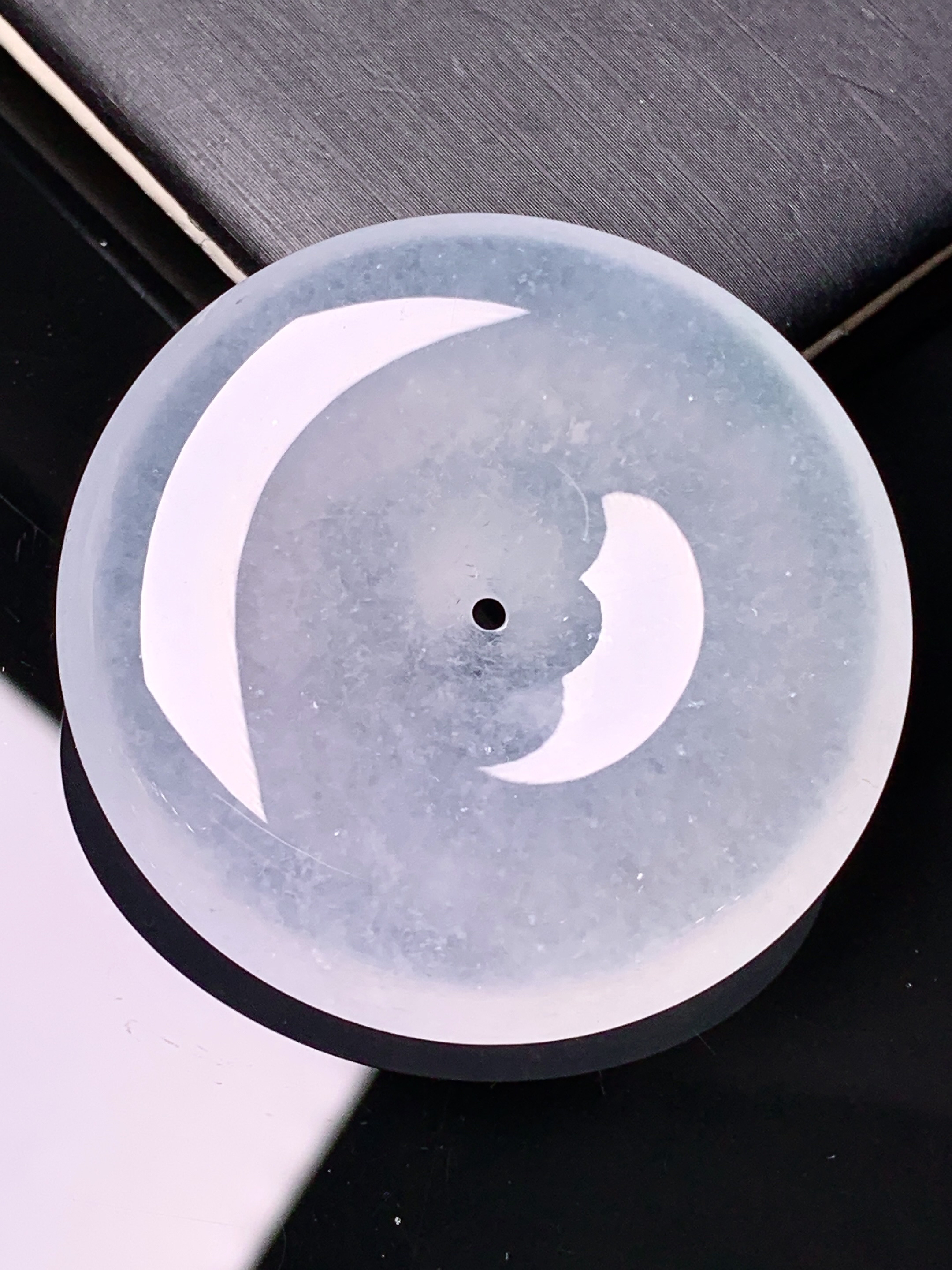 冰种平安扣吊坠 玉质细腻 色泽艳丽清新 水润亮眼 整体尺寸40*7.6b12