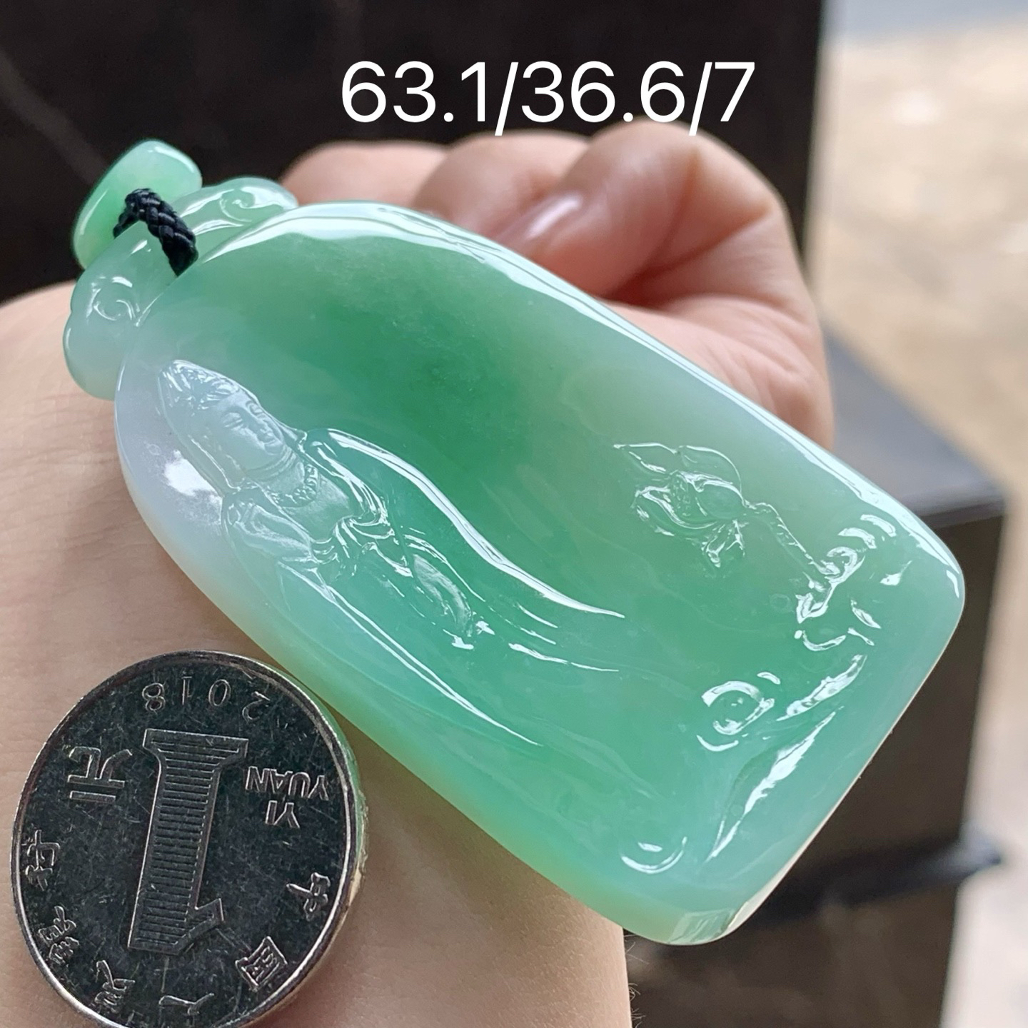 果阳绿观音牌
颜色漂亮 玉质细腻