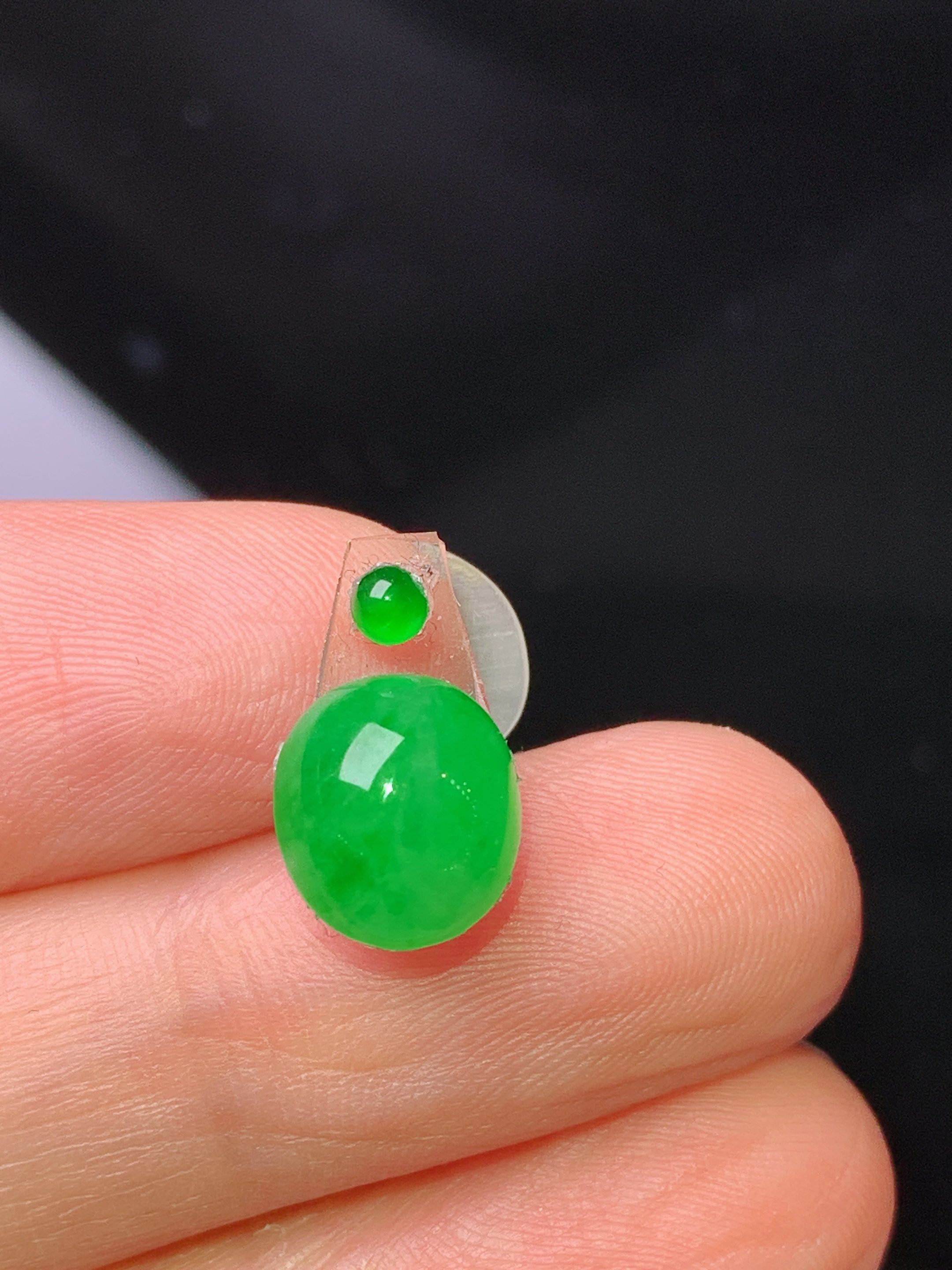 镶嵌款 满绿蛋面吊坠 玉质细腻 色泽艳丽清新 水润亮眼 整体尺寸9.5*8.5*5.2*2x