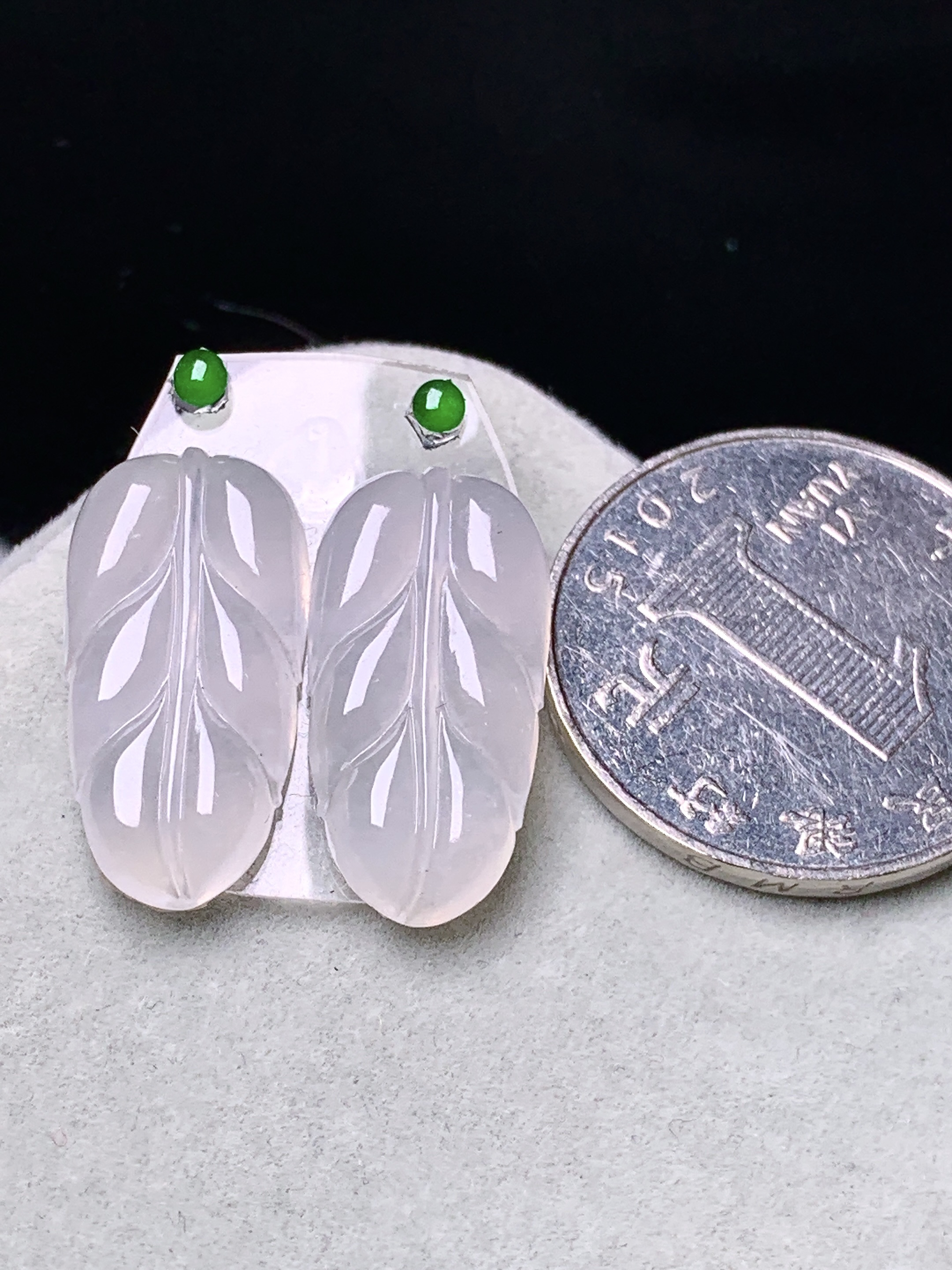 镶嵌款 冰种树叶吊坠 玉质细腻 色泽艳丽清新 水润亮眼 整体尺寸21.8*10.8*3*2x