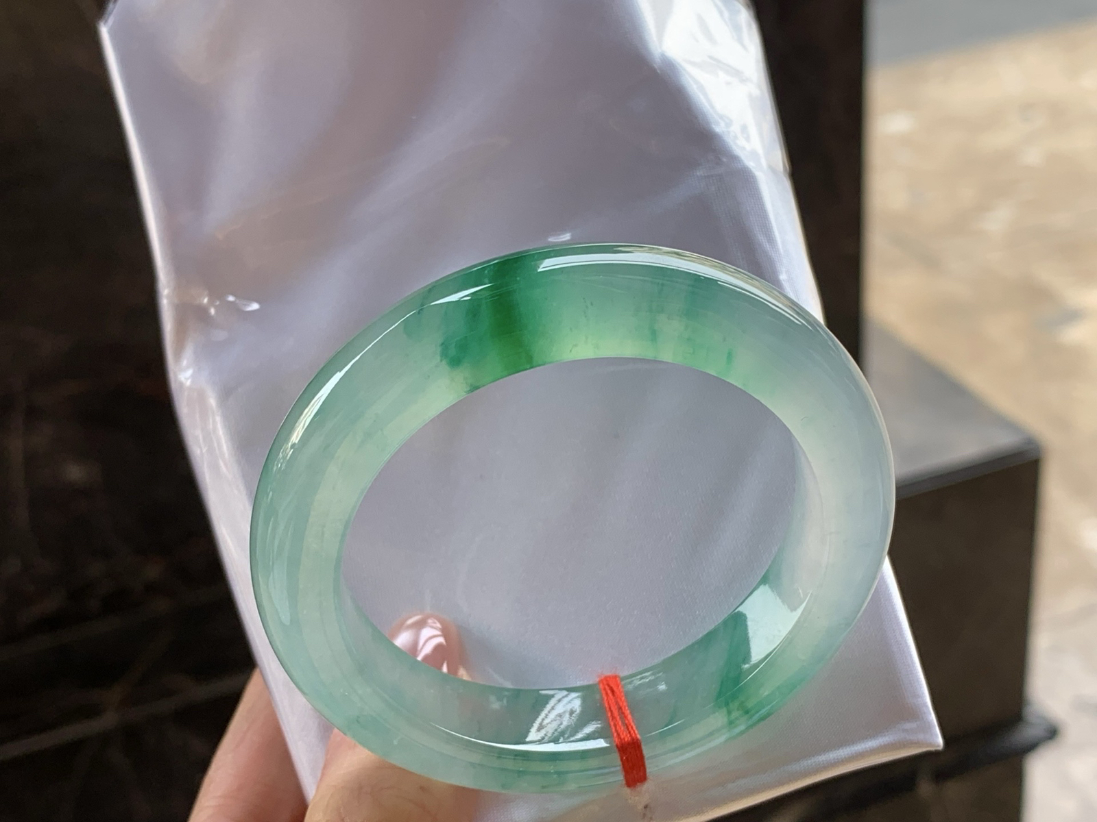 冰种色花手镯
种老水足 53.7/12.6/9.7mm