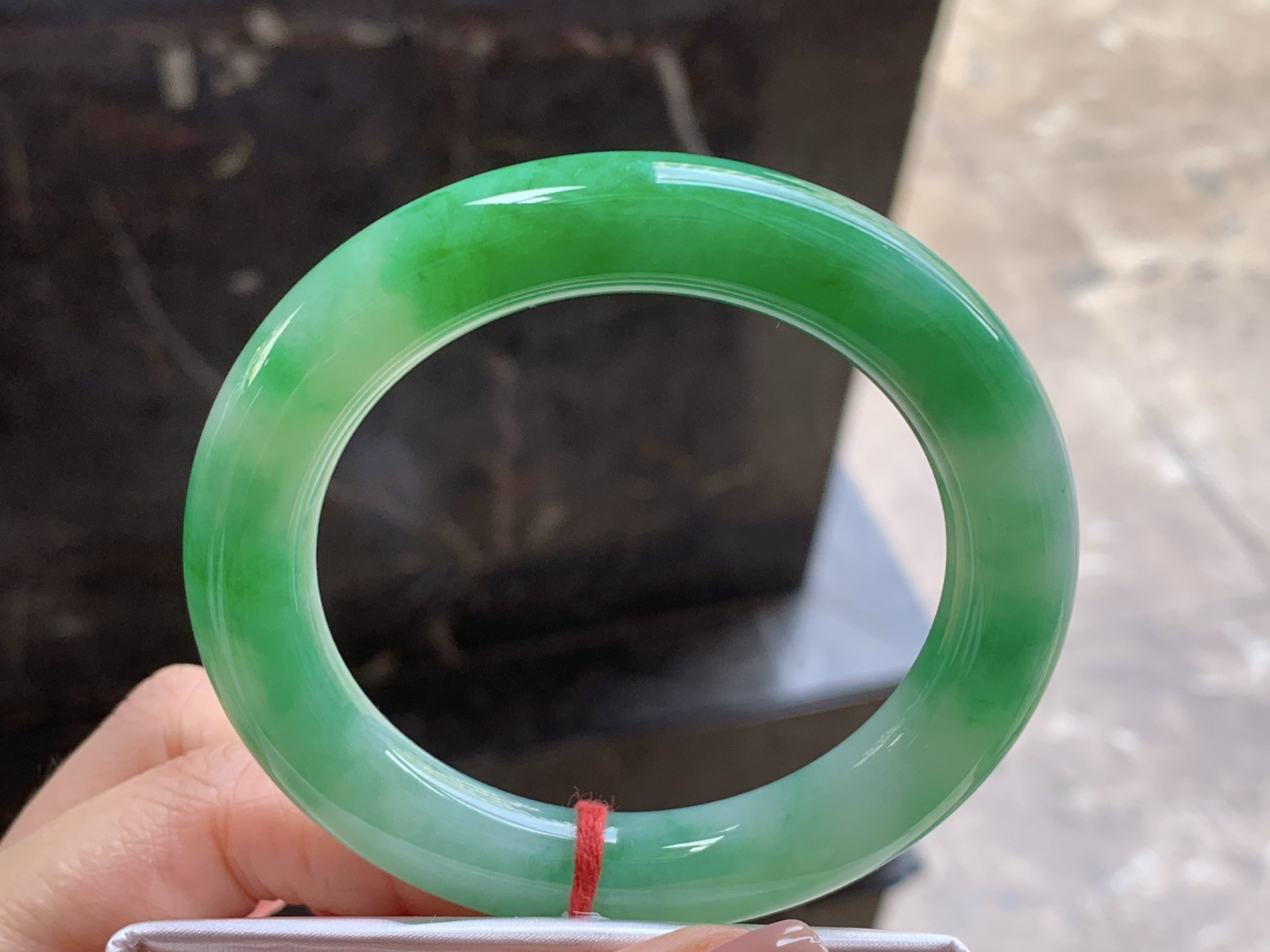 糯种带色福镯
颜色漂亮 55/10.6/11mm