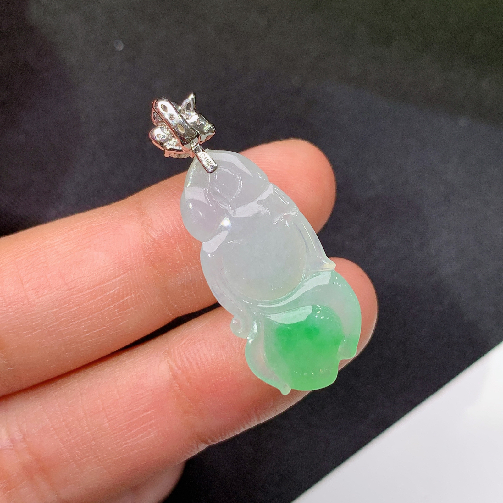 飘绿金鱼吊坠，年年有鱼，18k金镶嵌，冰润细腻，种水足，J34 尺寸34.1*13*5.8