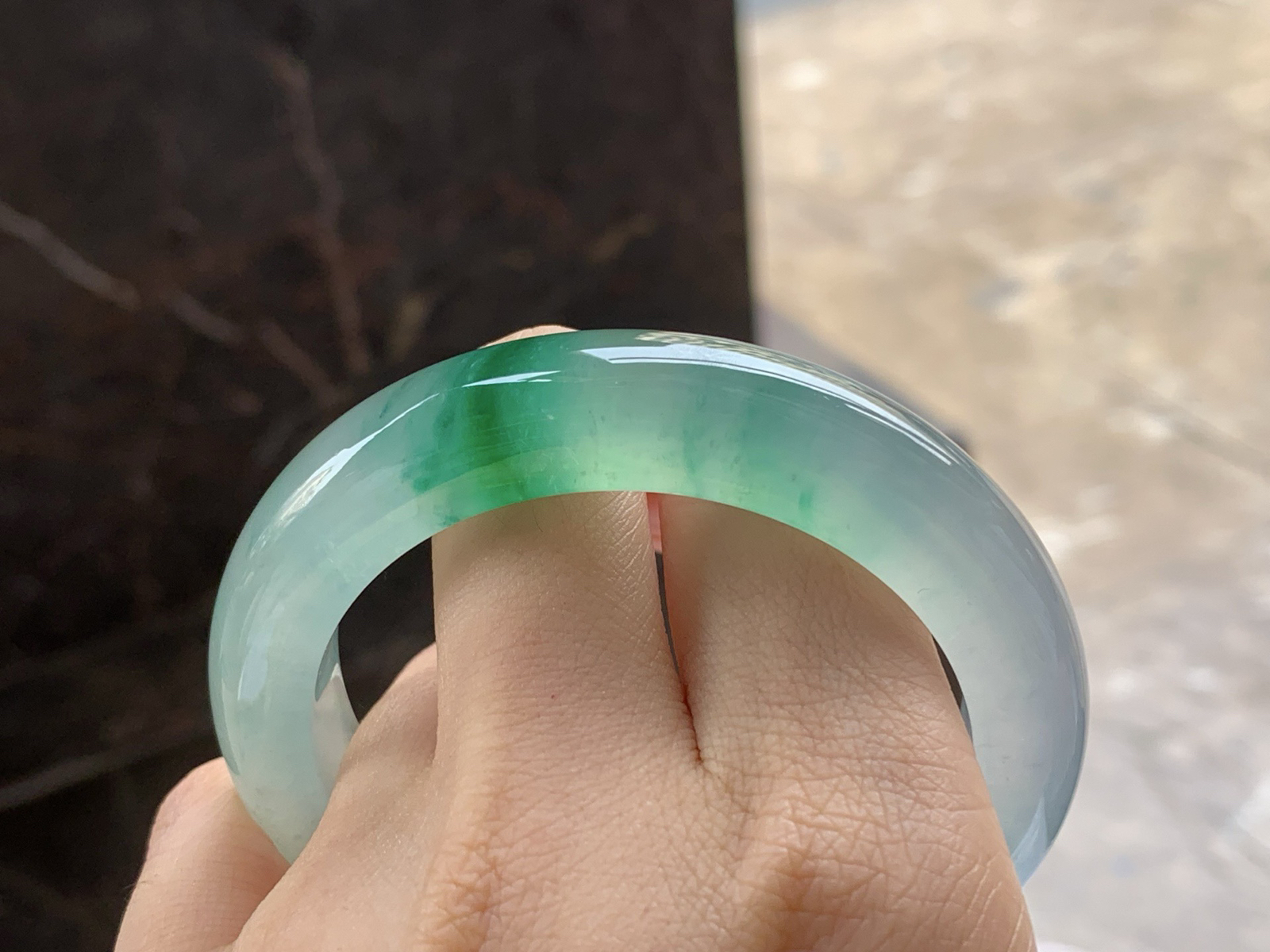 冰种色花手镯
种老水足 53.7/12.6/9.7mm