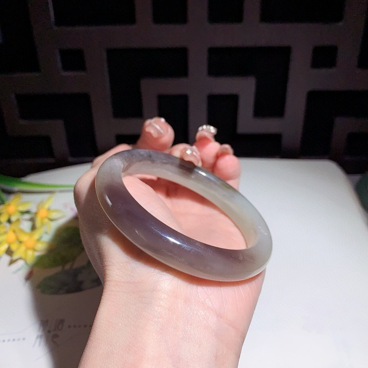 和田玉57.5圈口紫罗兰色漂翠三色手镯！玉质细腻油润 底色纯净 脂粉好，品质高