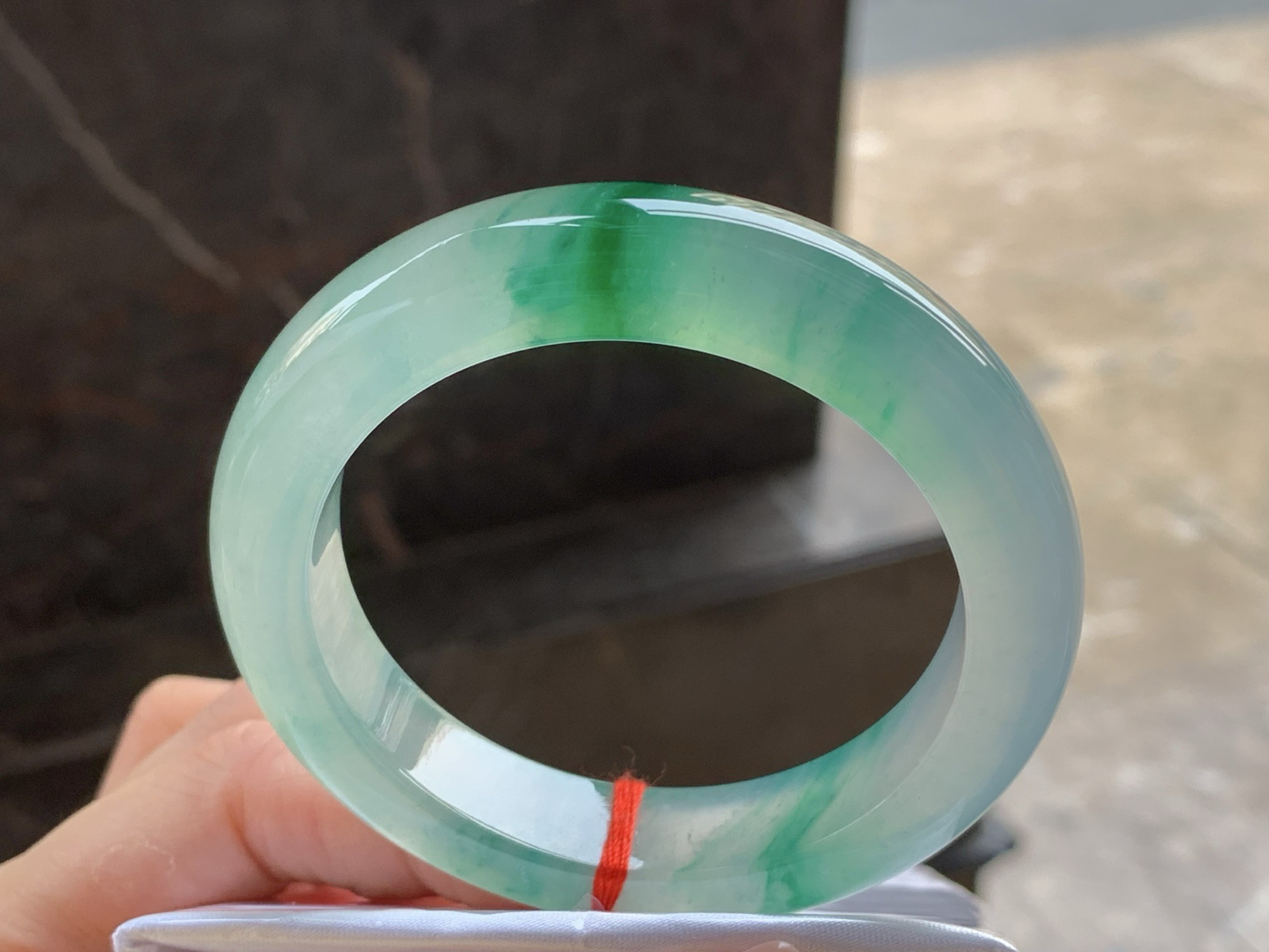 冰种色花手镯
种老水足 53.7/12.6/9.7mm