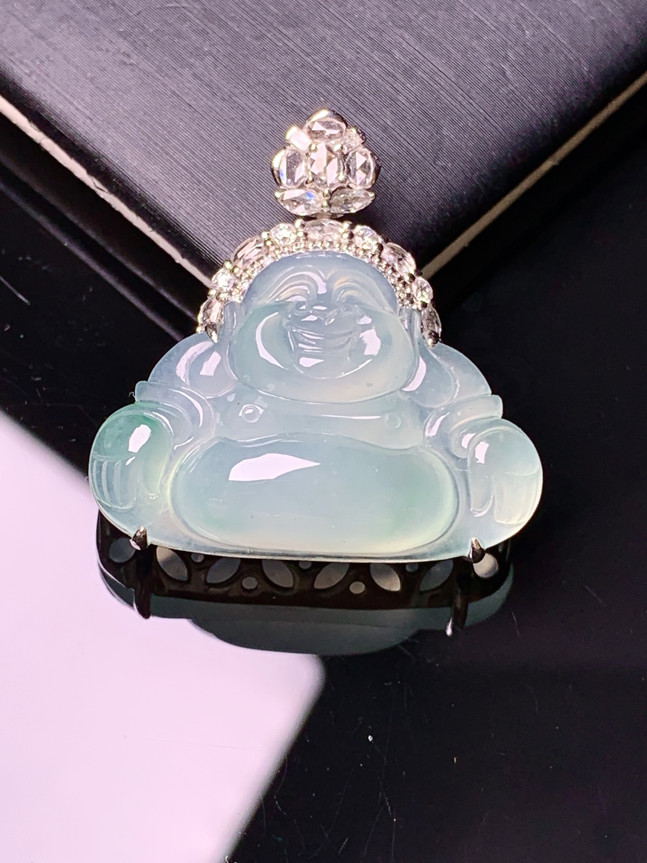 18k金钻镶嵌冰种佛公吊坠 玉质细腻 色泽艳丽清新 水润亮眼 整体尺寸27.6*26.6*10g2