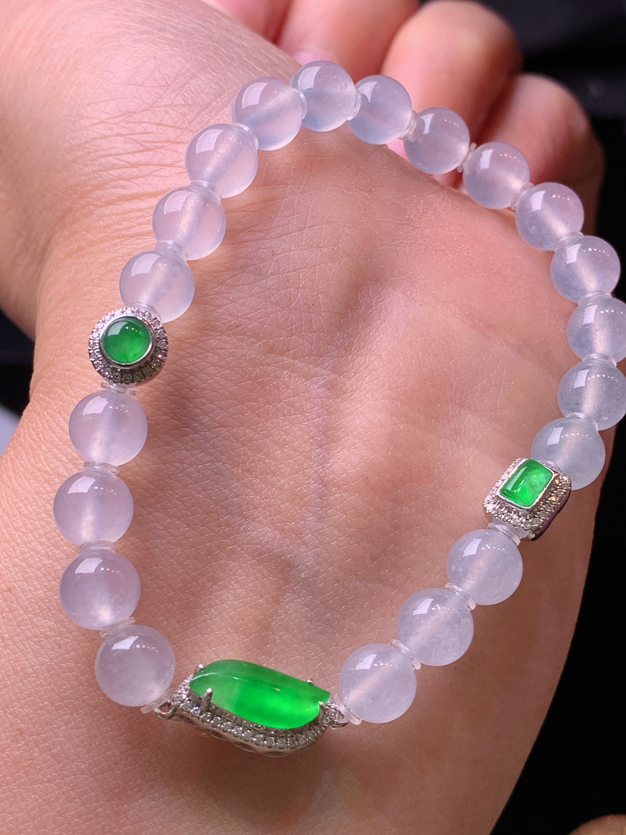 18k金钻镶嵌满绿随形搭配冰种圆珠手链 玉质细腻 色泽艳丽清新 水润亮眼 整体尺寸11.5*5*2.3m5