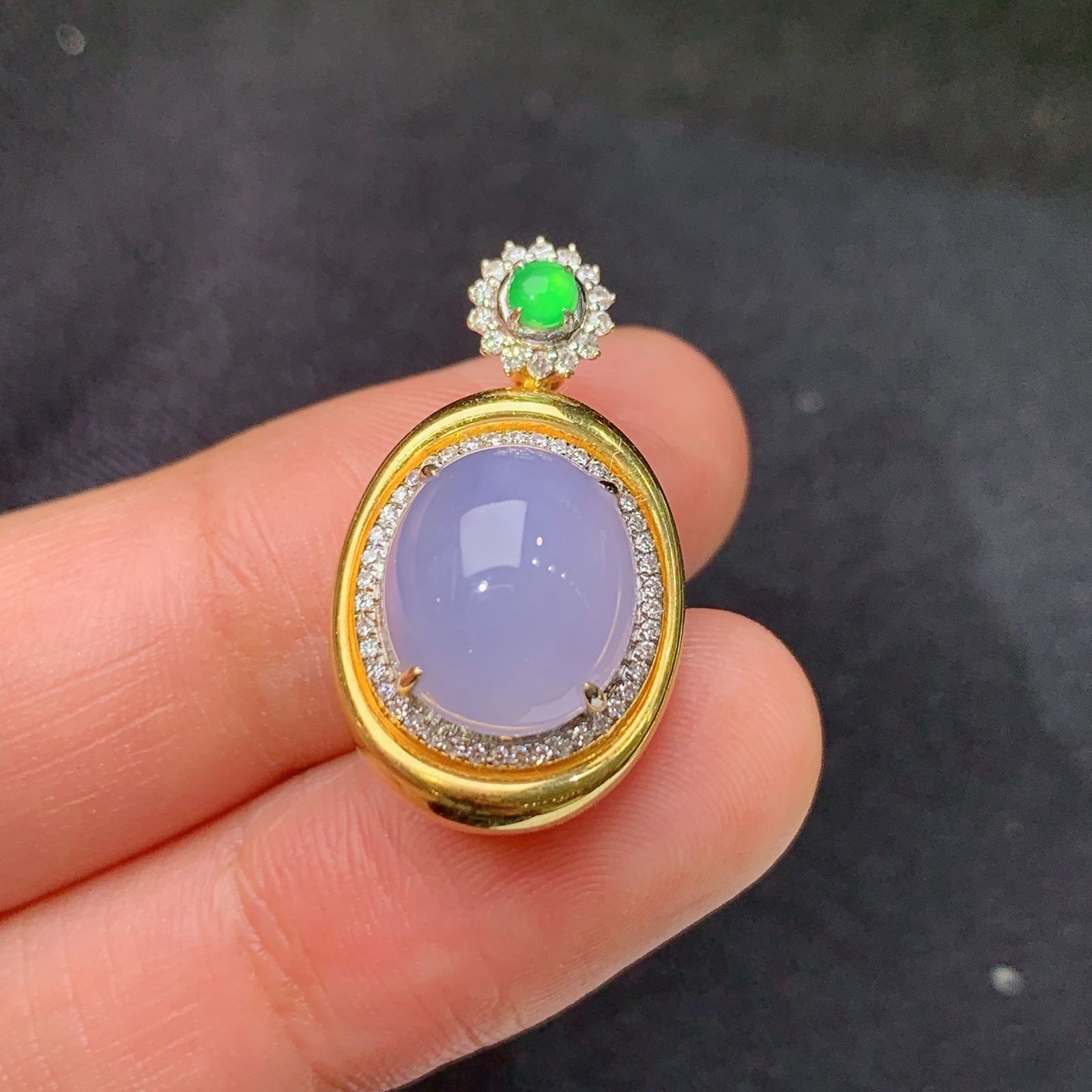 冰紫罗兰蛋面吊坠，18k金镶嵌，温润细腻，颜色鲜艳，Jz 尺寸23.2*13.4*12.1