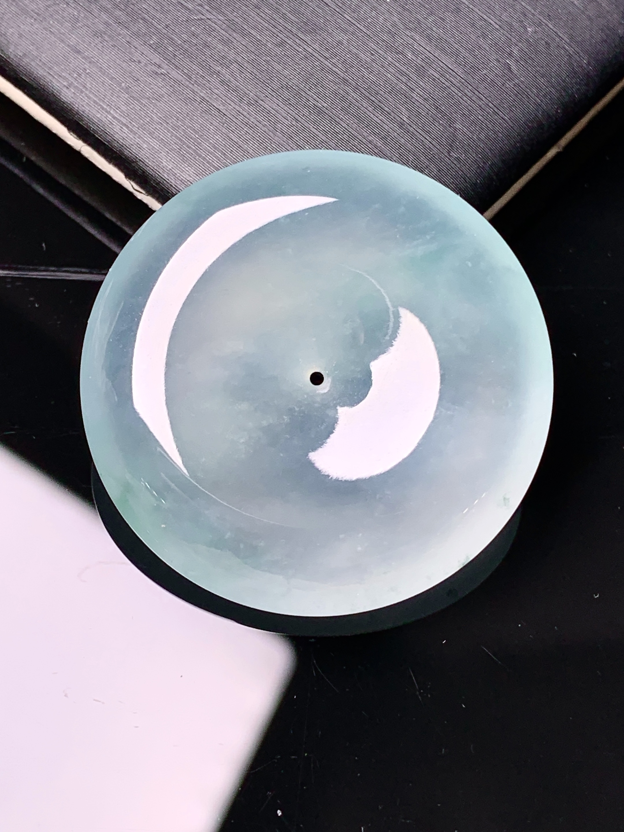 冰种平安扣吊坠 玉质细腻 色泽艳丽清新 水润亮眼 整体尺寸30*6.2b12