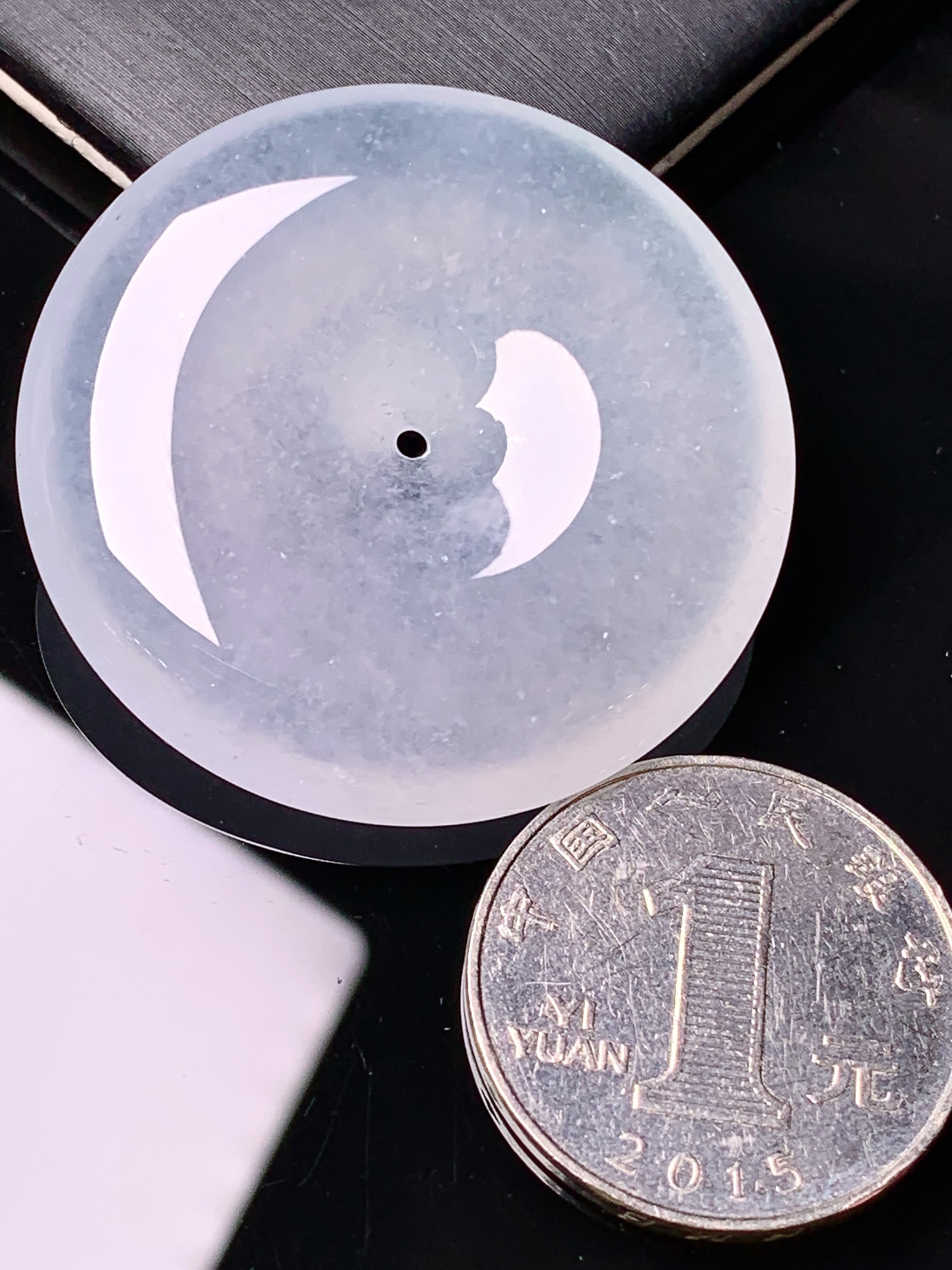 冰种平安扣吊坠 玉质细腻 色泽艳丽清新 水润亮眼 整体尺寸40*7.6b12