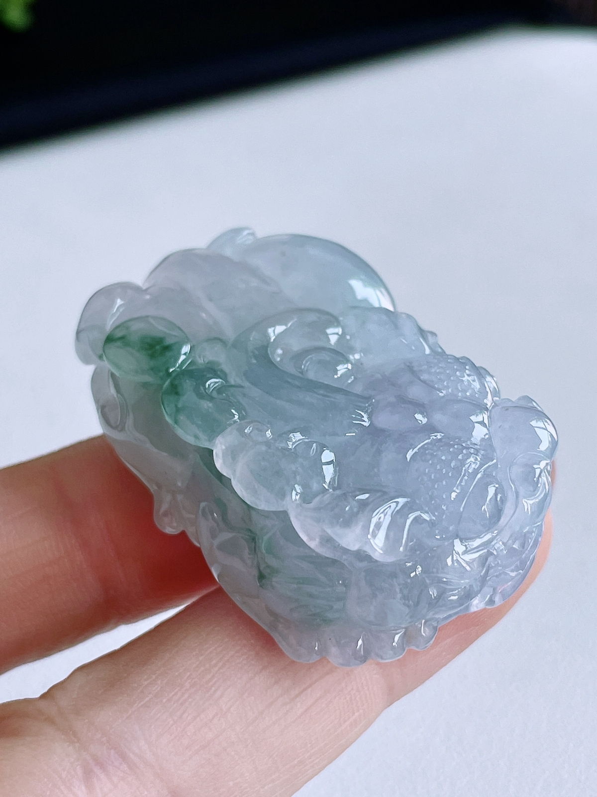 冰飘花貔貅吊坠
【尺寸】43.9-28.1-15.7