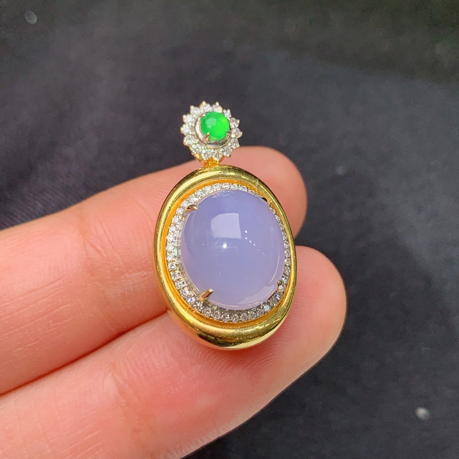 冰紫罗兰蛋面吊坠，18k金镶嵌，温润细腻，颜色鲜艳，Jz 尺寸23.2*13.4*12.1