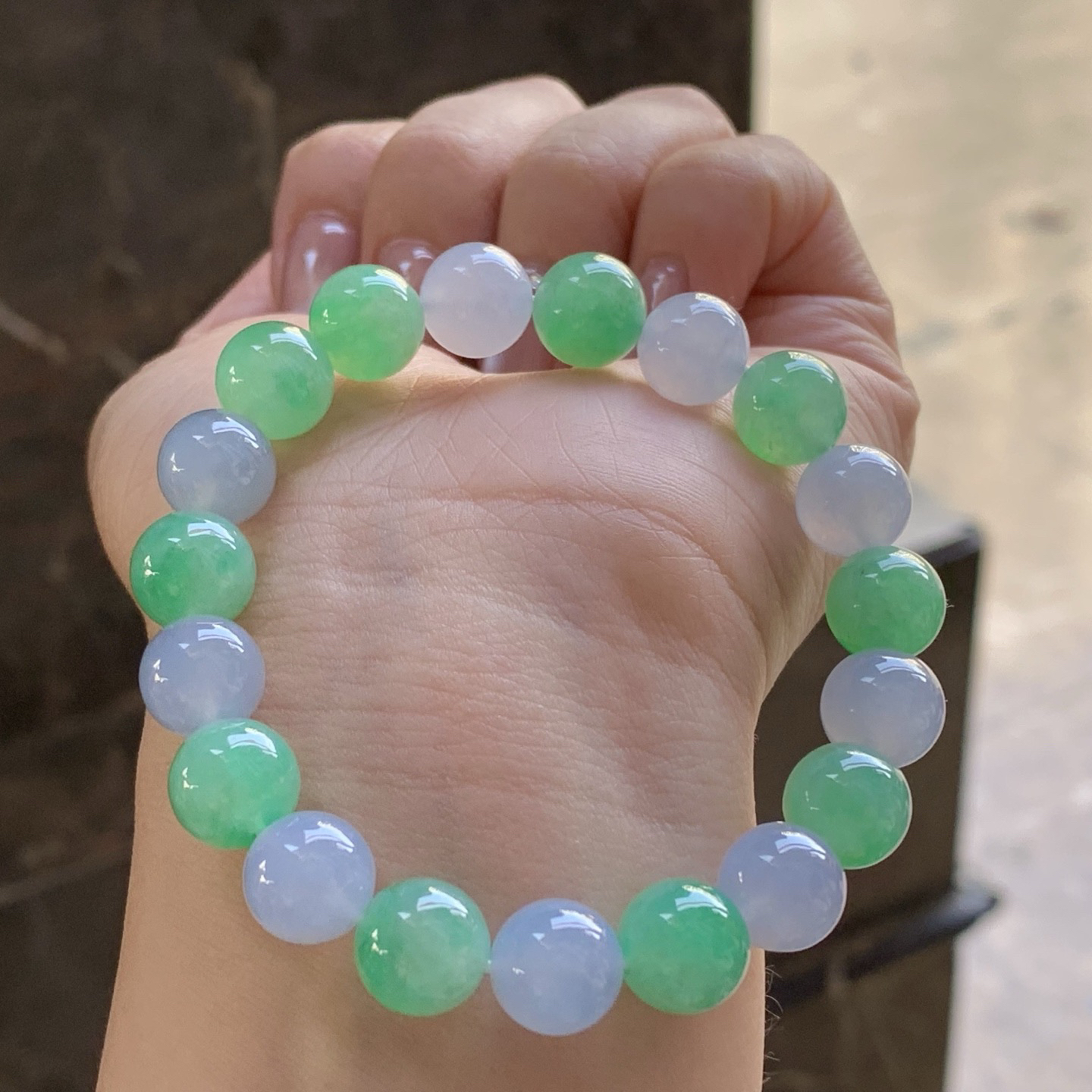 冰种春彩手串
颜色漂亮 种好水足