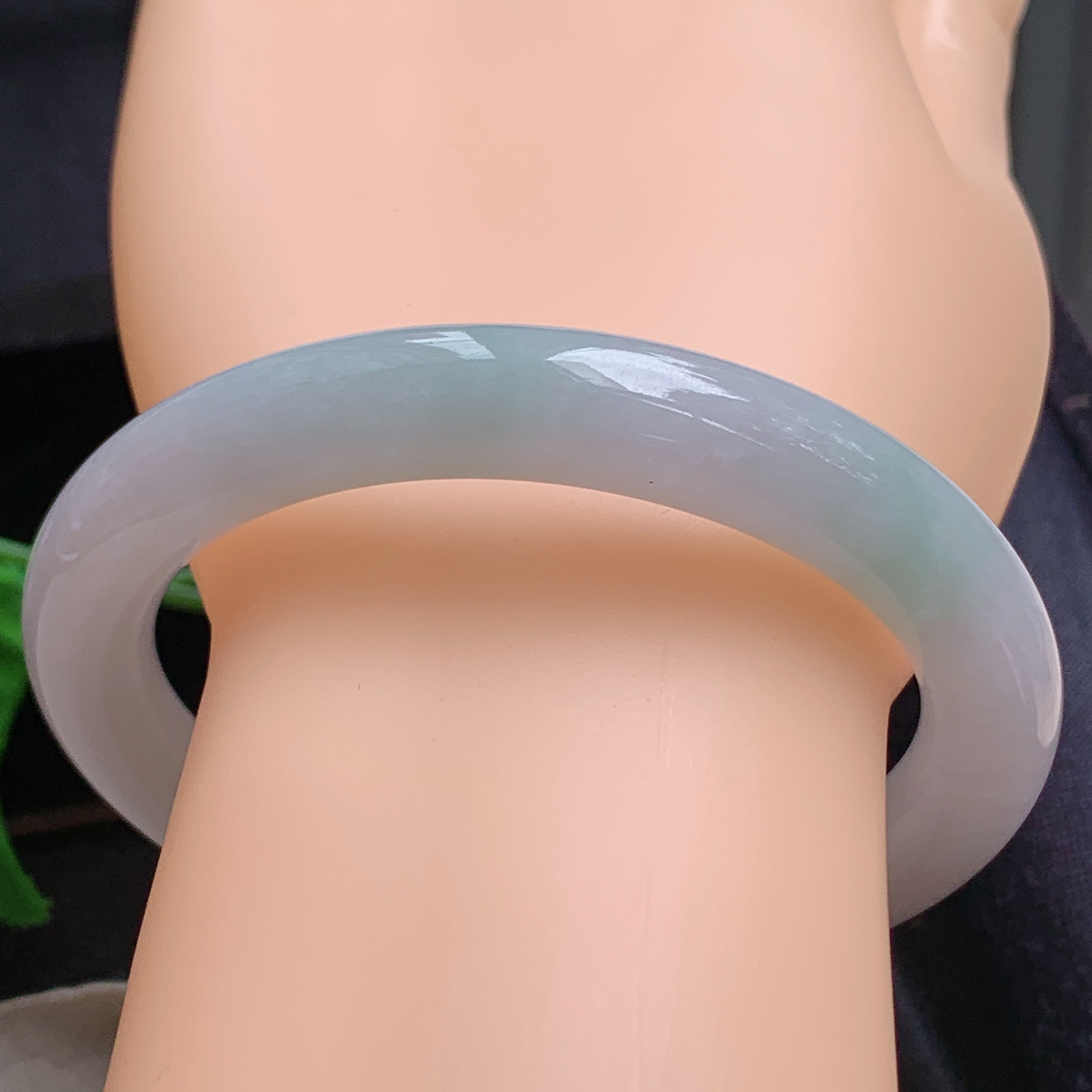 nr清新款58.5*10.2美人镯 天然缅甸翡翠a货手镯飘绿圆条正圈玉镯子