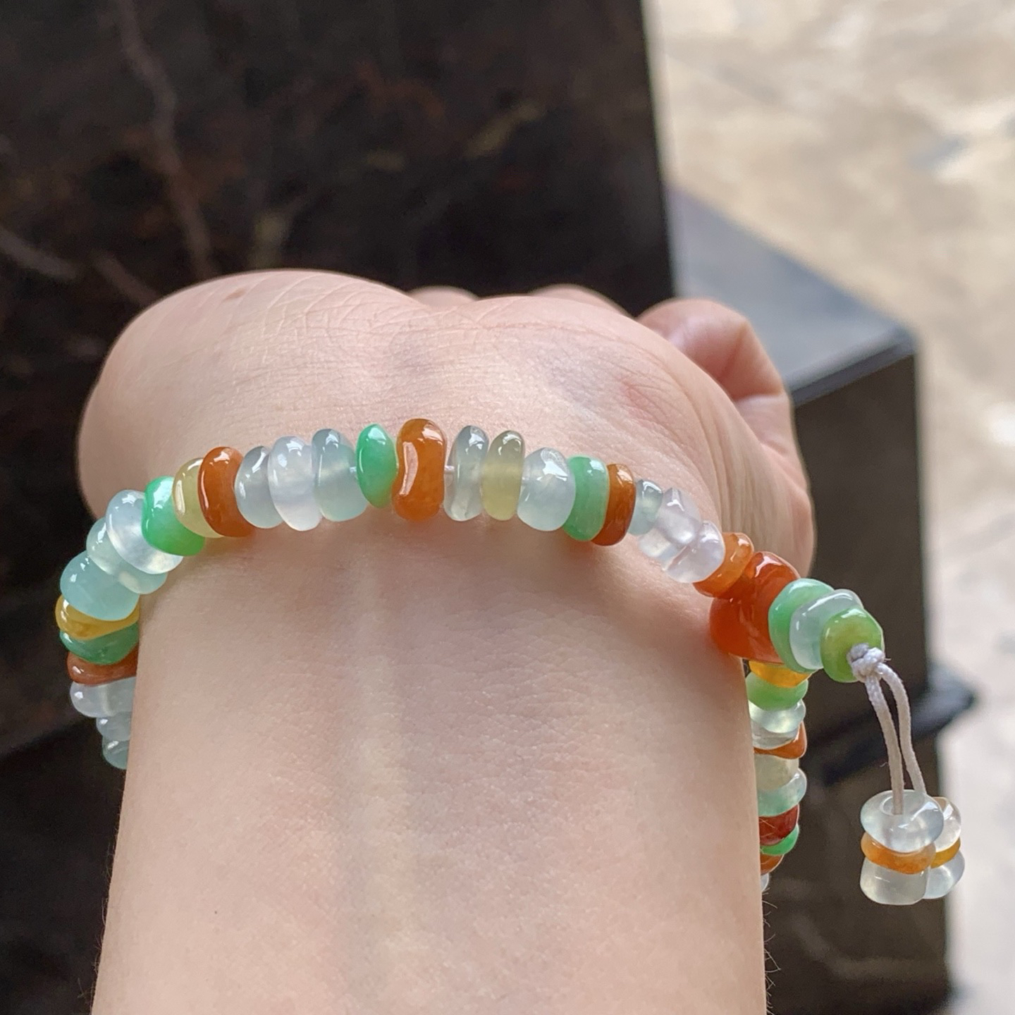 彩色手串
种色俱佳 水润独特