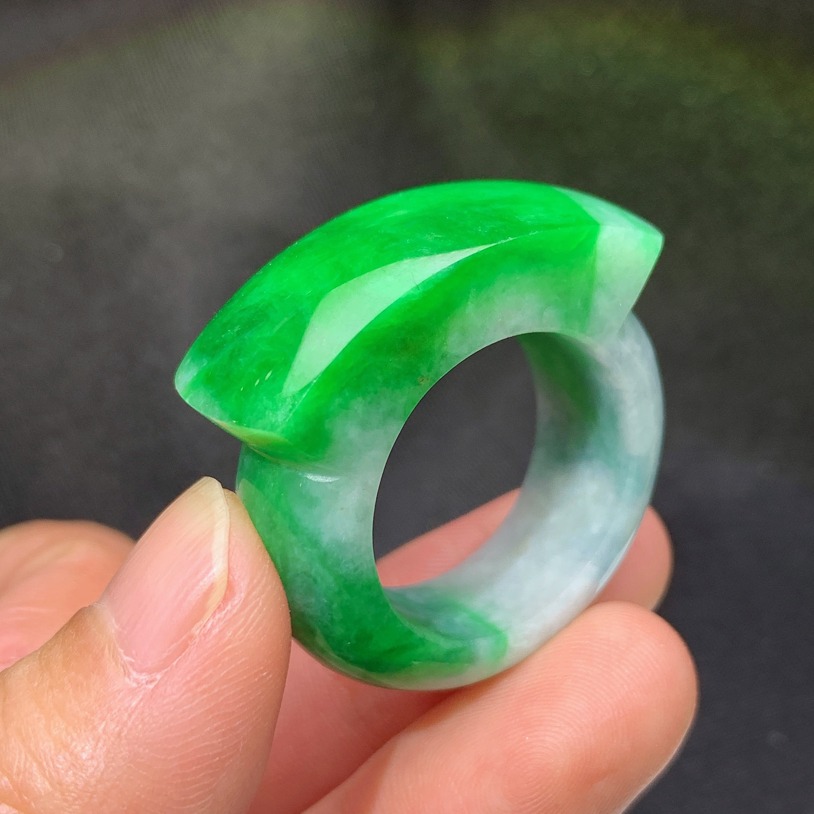阳绿扳指，戒圈，冰润色阳，种老水足，Hon 圈口23 尺寸12.5*7.3