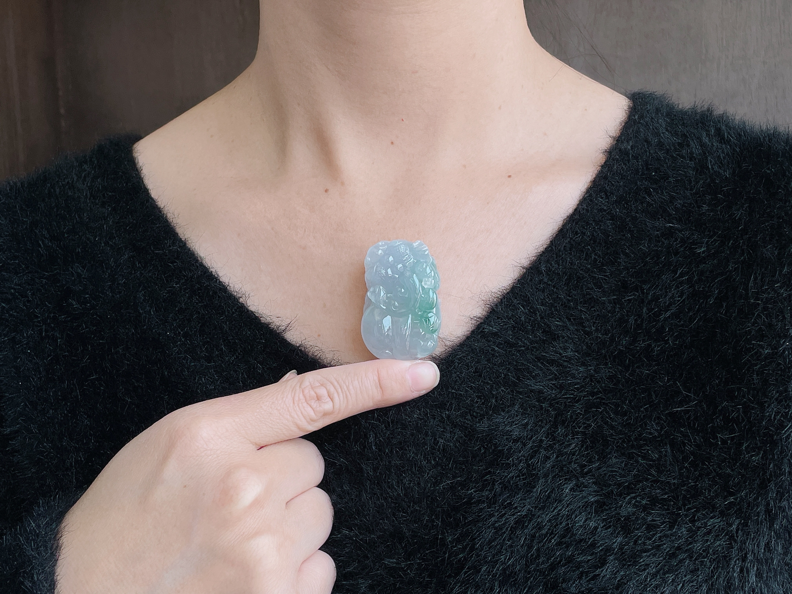 冰飘花貔貅吊坠
【尺寸】43.9-28.1-15.7