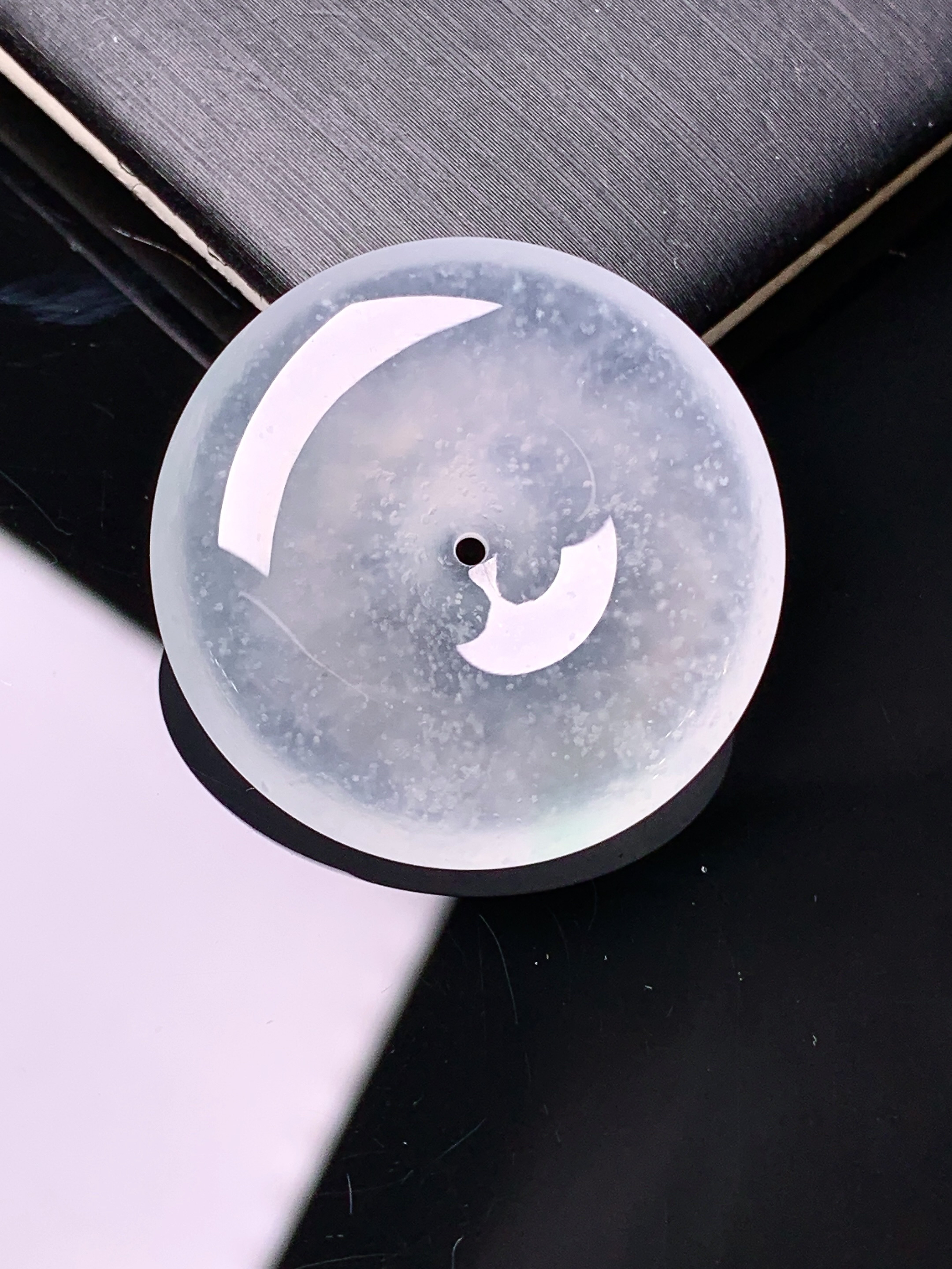 冰种平安扣吊坠 玉质细腻 色泽艳丽清新 水润亮眼 整体尺寸28*6x1