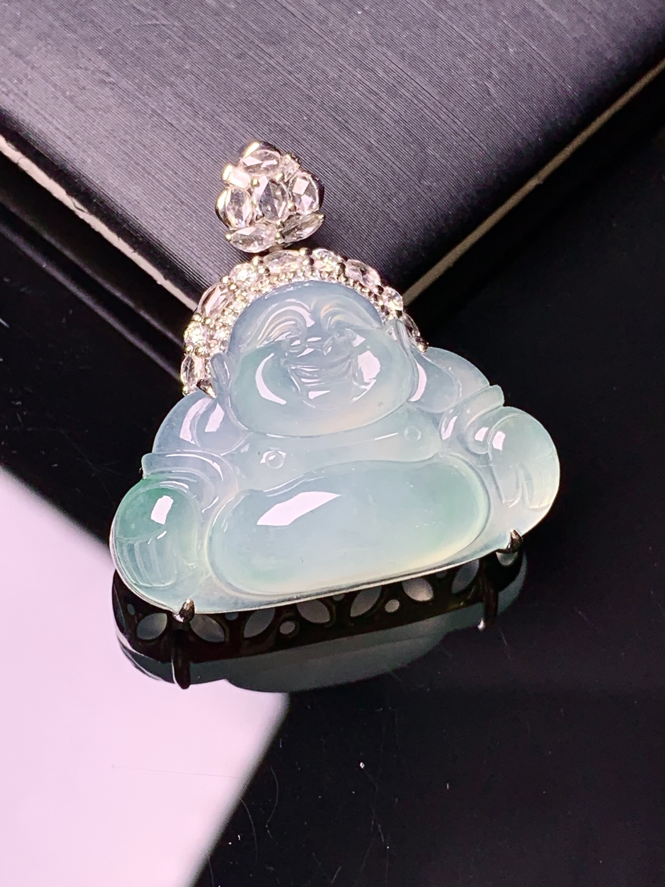 18k金钻镶嵌冰种佛公吊坠 玉质细腻 色泽艳丽清新 水润亮眼 整体尺寸27.6*26.6*10g2