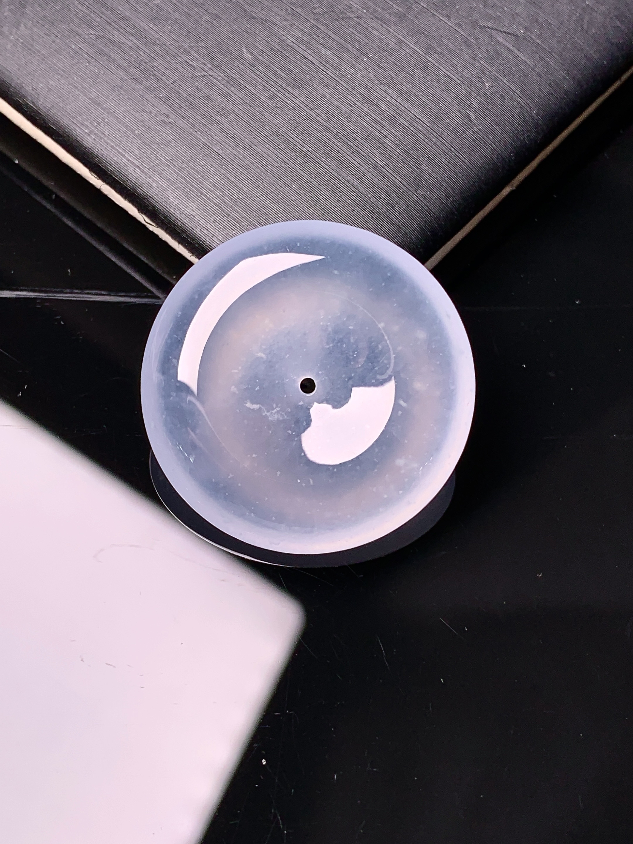 冰种平安扣吊坠 玉质细腻 色泽艳丽清新 水润亮眼 整体尺寸24.8*5.2b12