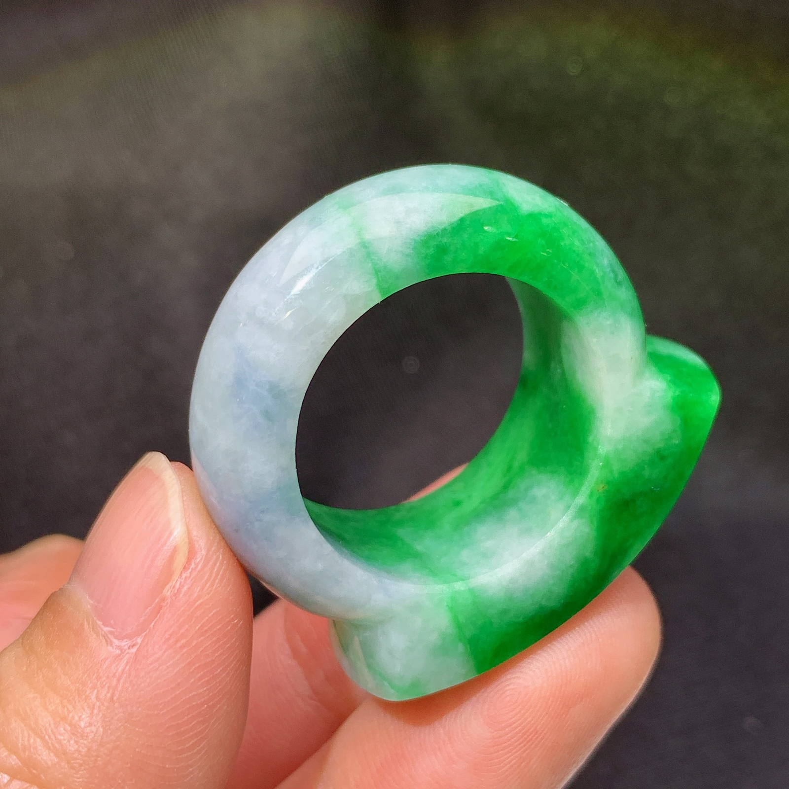 阳绿扳指，戒圈，冰润色阳，种老水足，Hon 圈口23 尺寸12.5*7.3