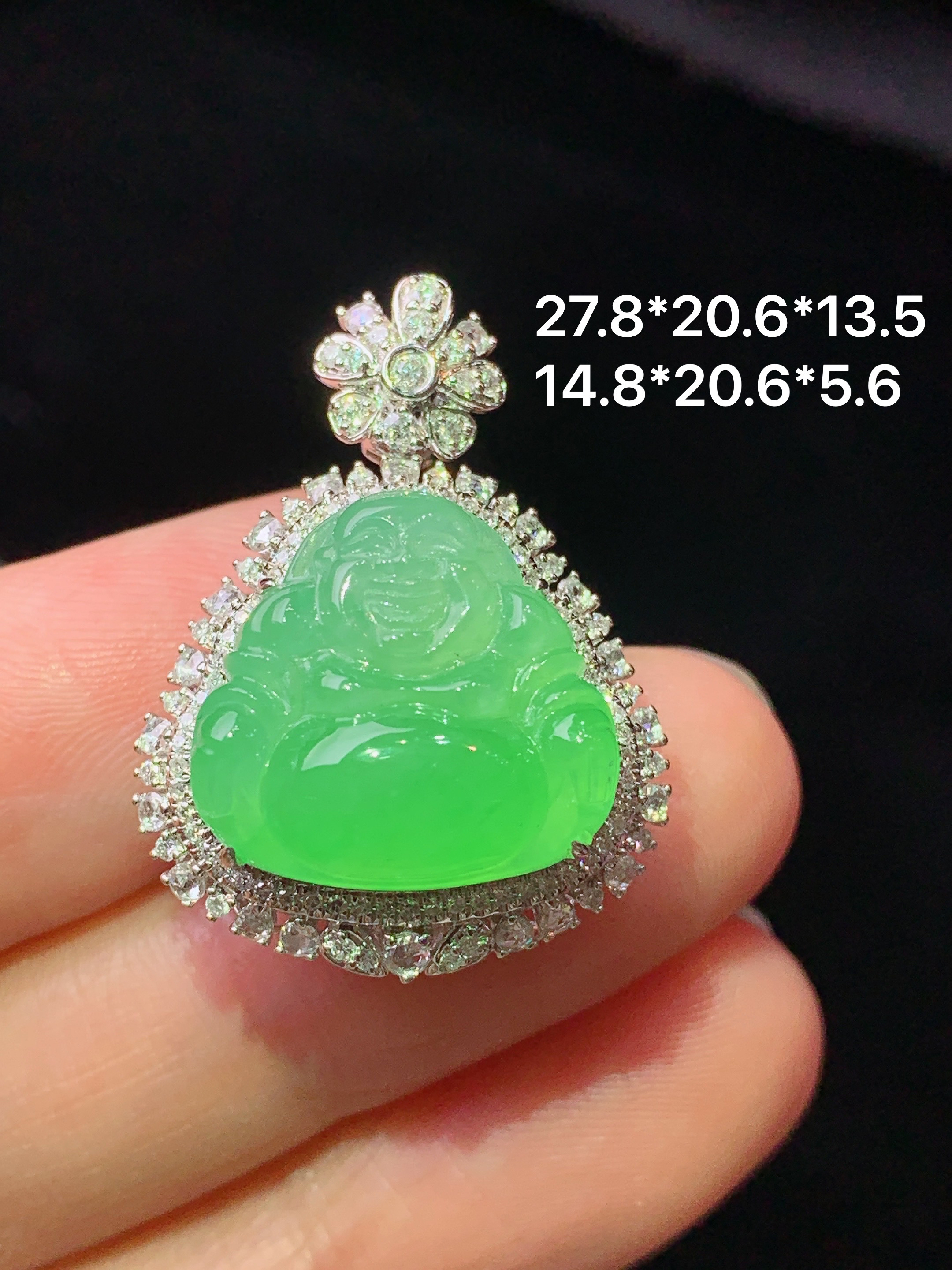 18k金钻镶嵌翠绿佛公吊坠 玉质细腻 色泽艳丽清新 水润亮眼 整体尺寸27.8*20.6*13.5k1
