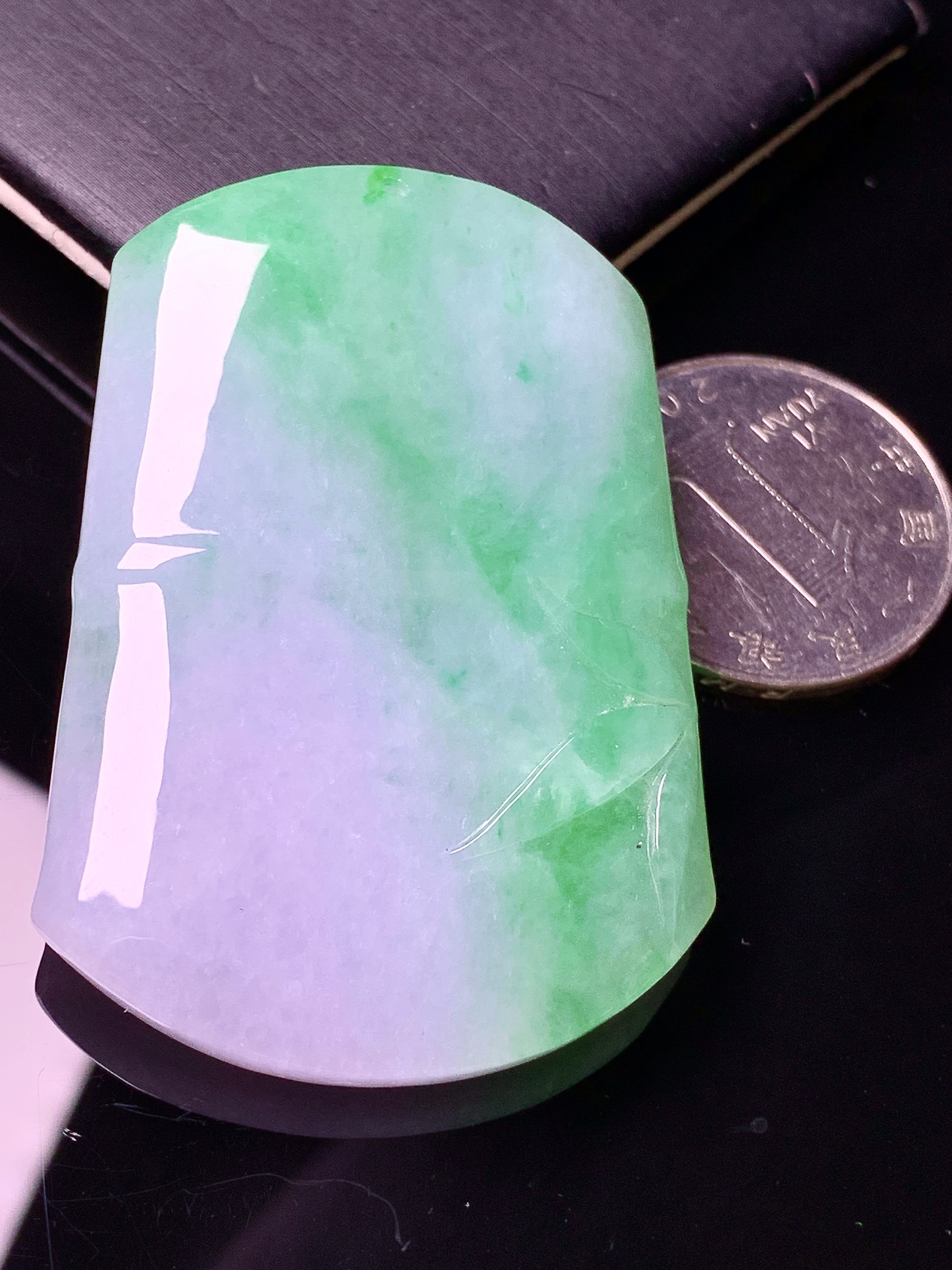 淡紫罗兰飘绿竹节牌吊坠 玉质细腻 色泽艳丽清新 水润亮眼 整体尺寸52*37.2*6.6g2