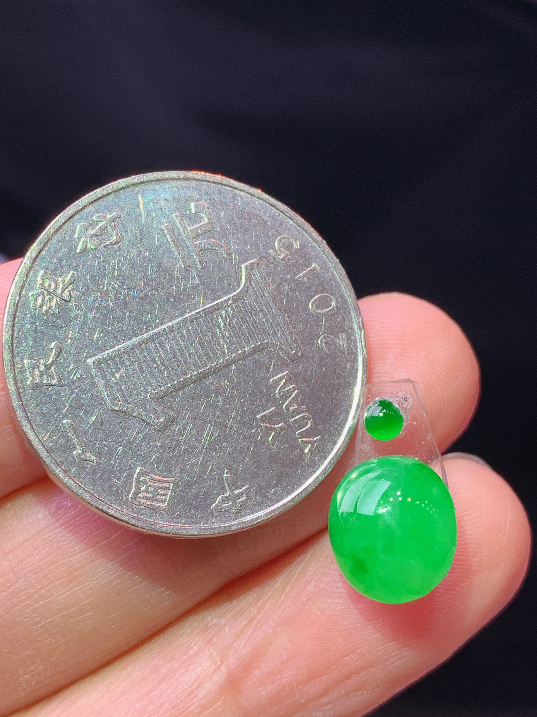 镶嵌款 满绿蛋面吊坠 玉质细腻 色泽艳丽清新 水润亮眼 整体尺寸9.5*8.5*5.2*2x