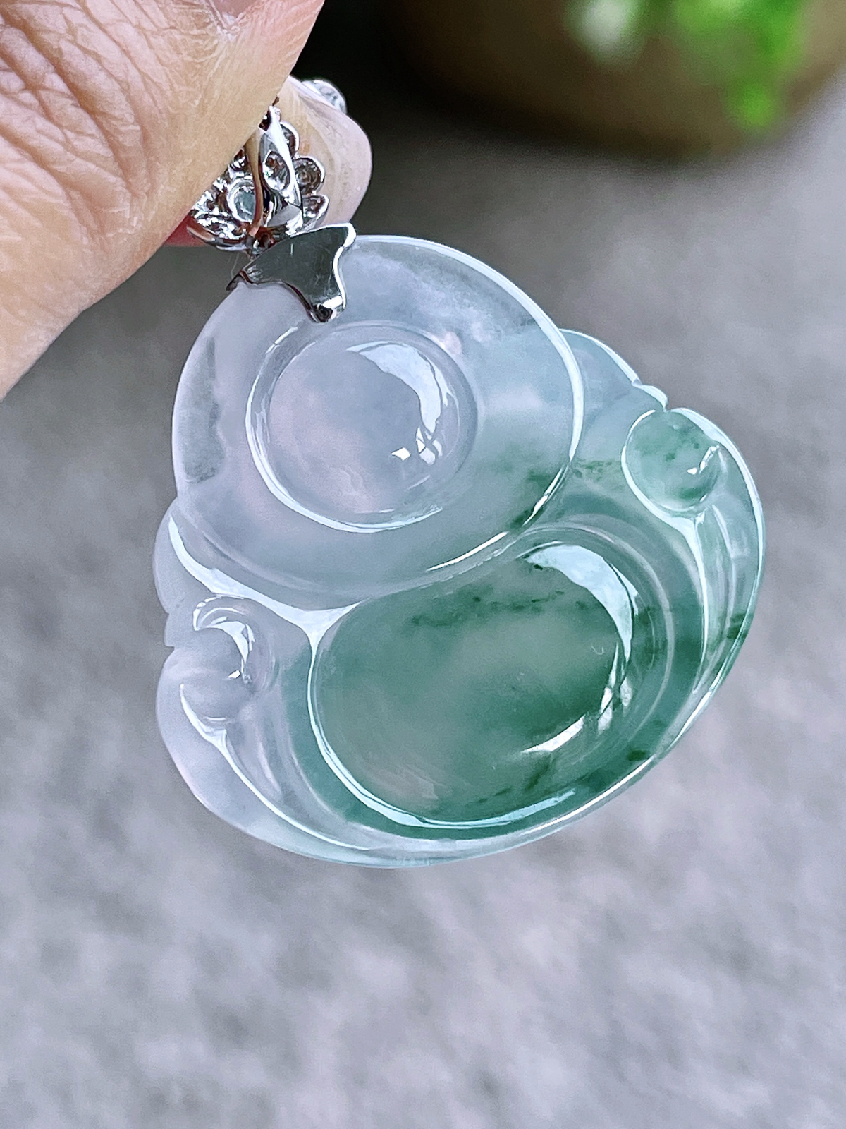 【镶嵌】高冰飘花佛公吊坠  
【说明】缅料 18k金镶嵌 完美 性价比高  
【整体】39.2
【裸石】31-33.6-5.9