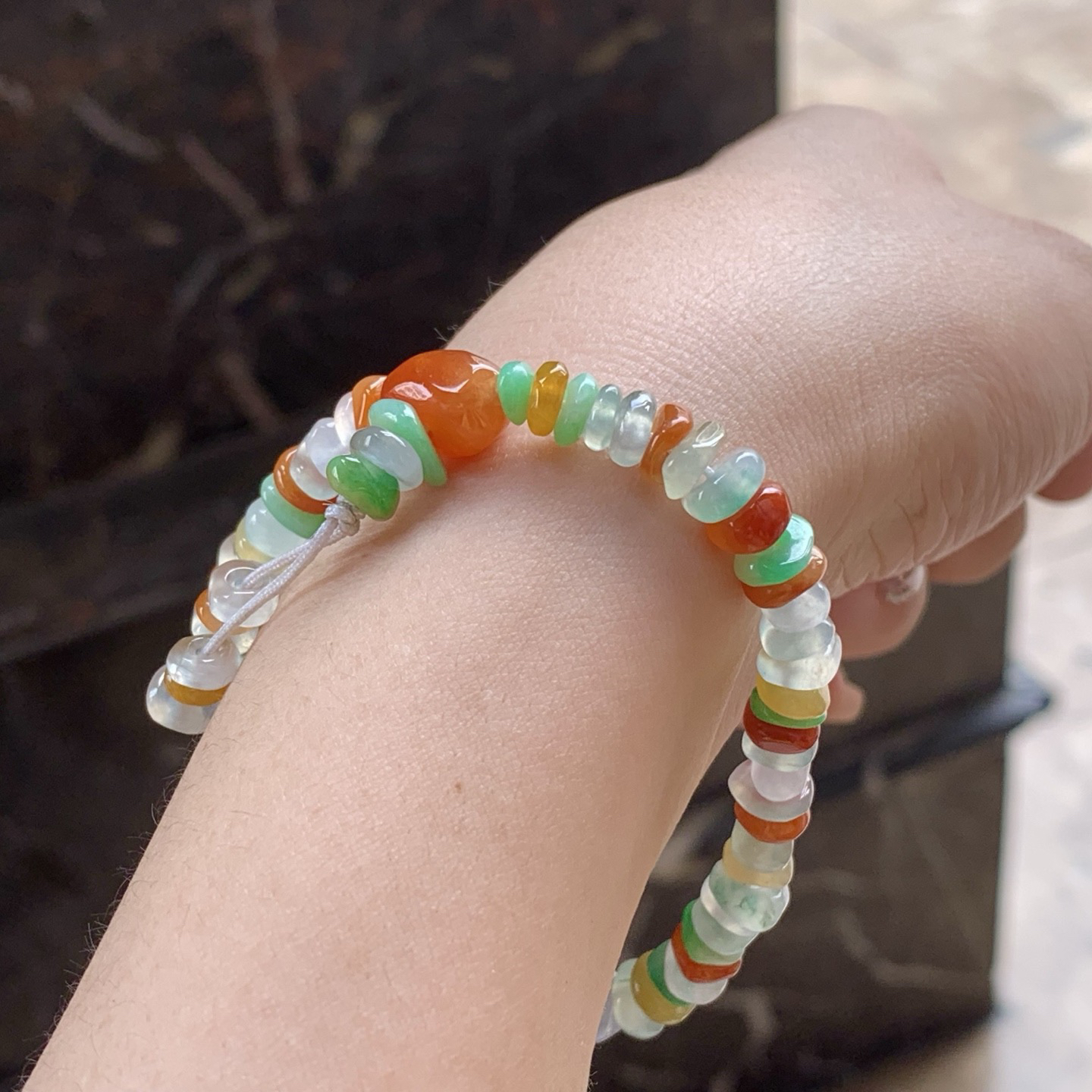 彩色手串
种色俱佳 水润独特