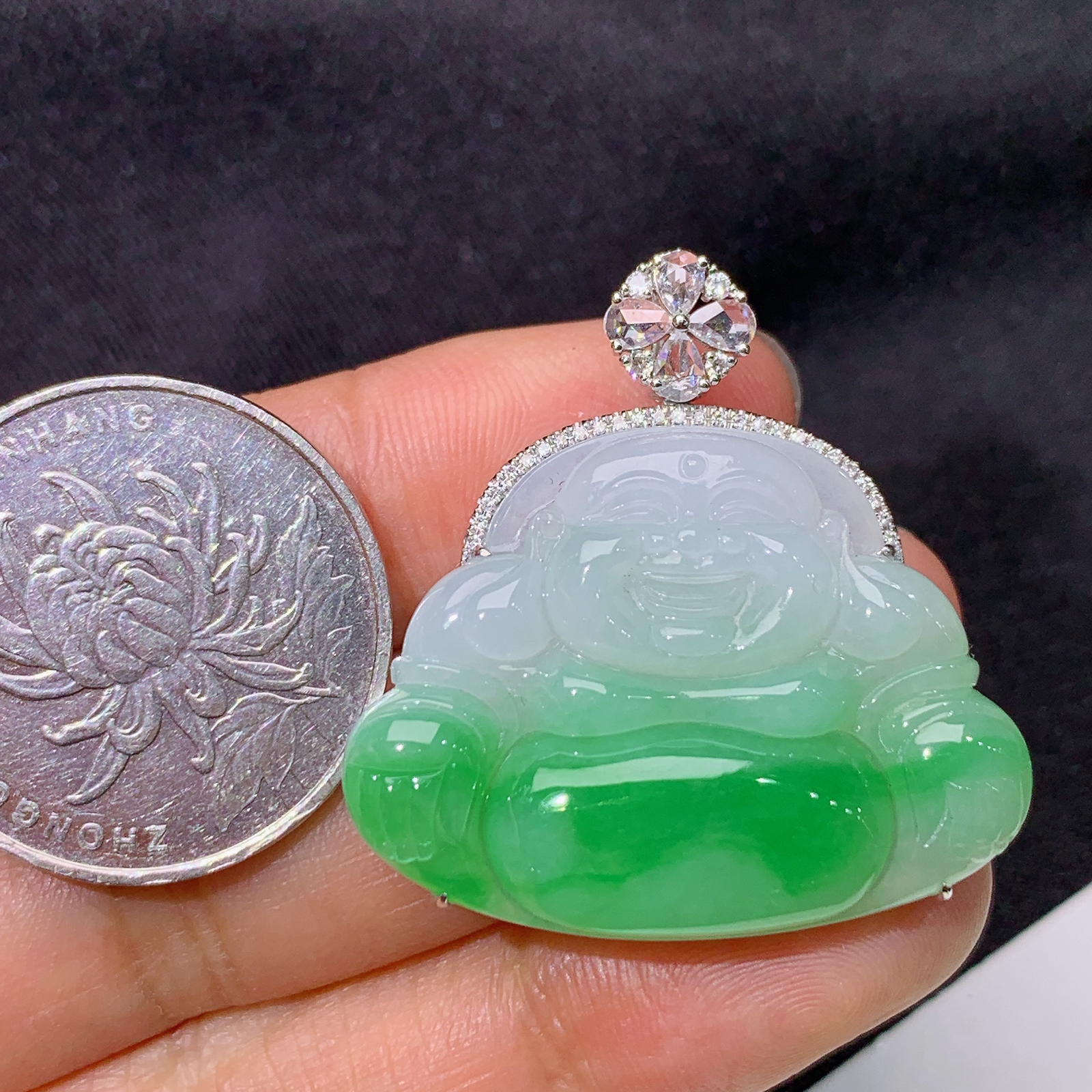 飘绿笑佛吊坠，18k金镶嵌，冰润色阳，品相好，种水足，Fc 尺寸33.3*32.6*7.7