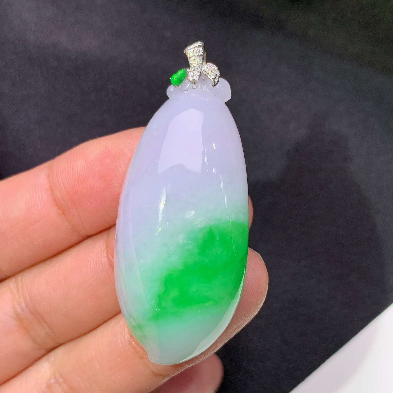 冰飘绿福瓜吊坠，18k金镶嵌，冰润细腻，色阳，种水足，Xky 尺寸48.9*20.5*11.5