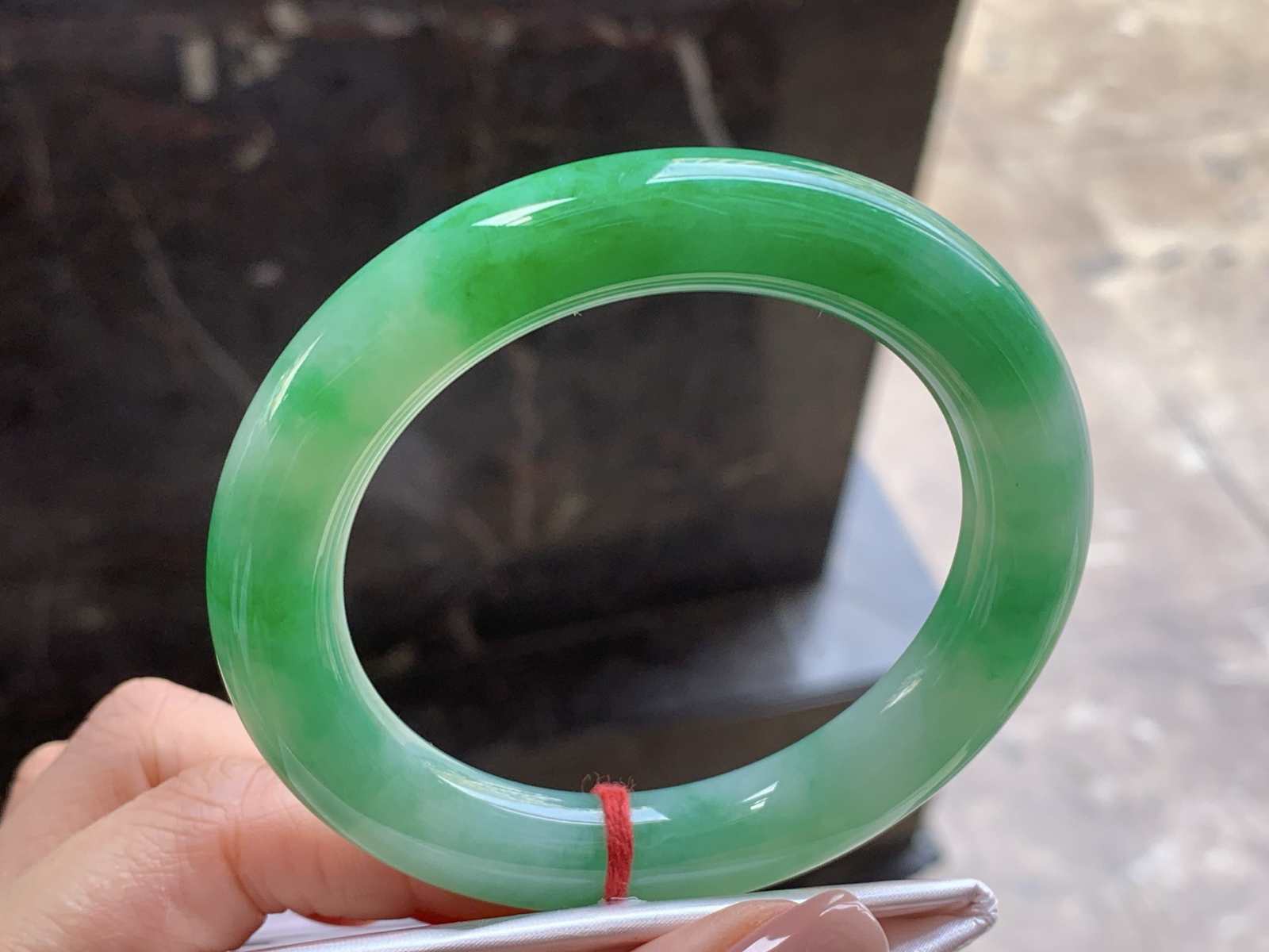 糯种带色福镯
颜色漂亮 55/10.6/11mm