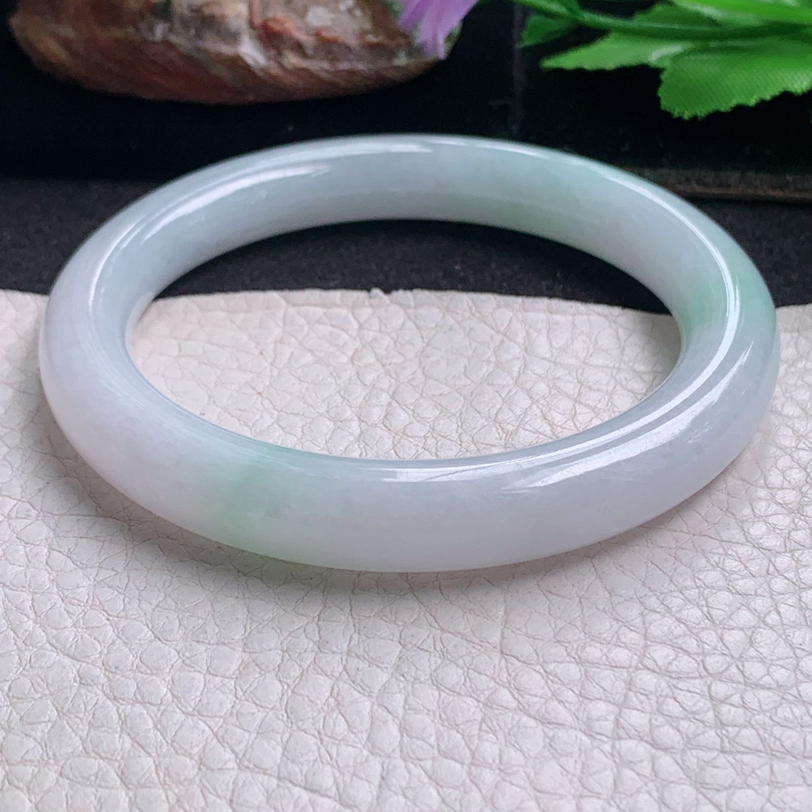 nr清新款58.5*10.2美人镯 天然缅甸翡翠a货手镯飘绿圆条正圈玉镯子