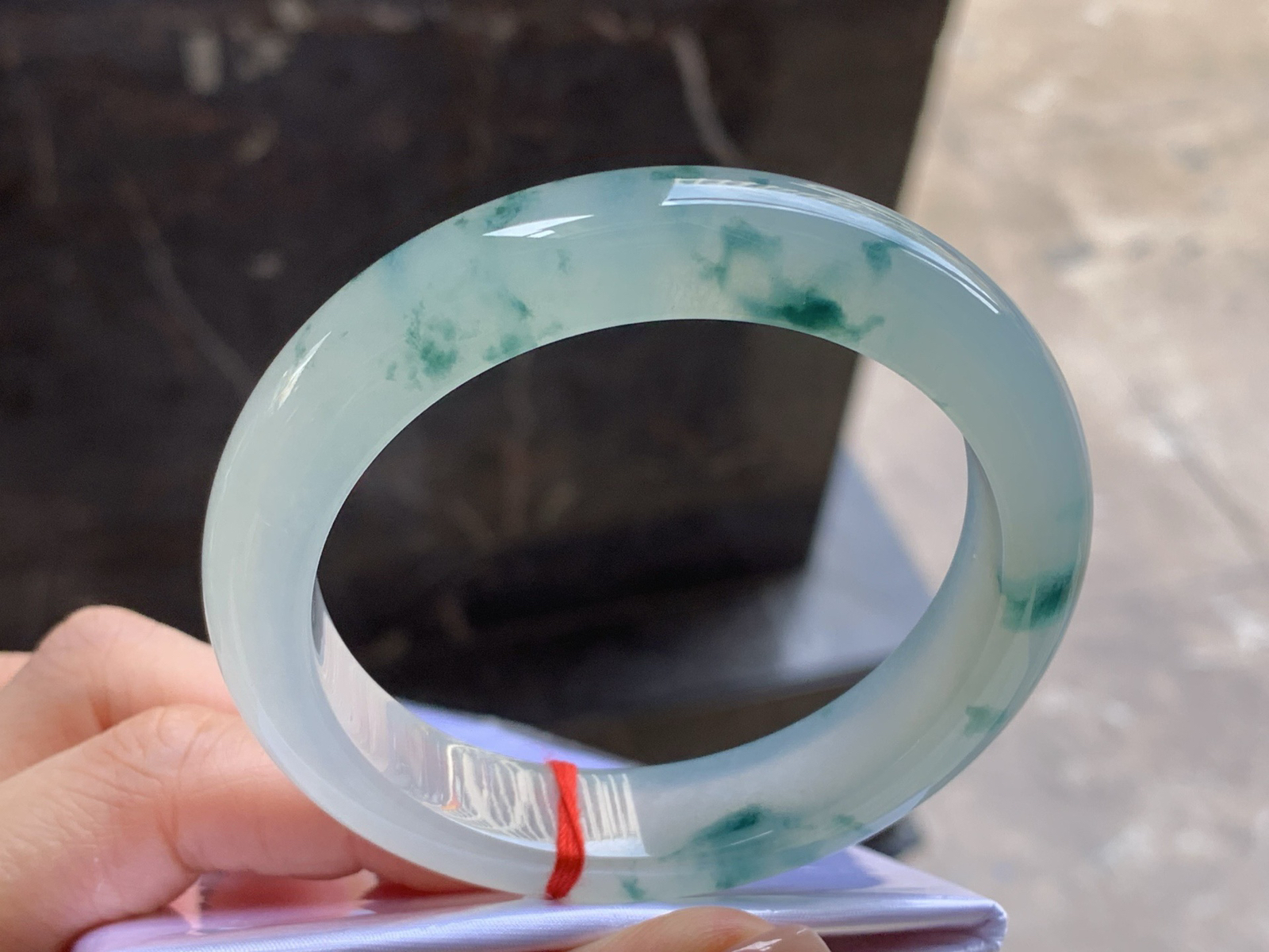 冰种飘花手镯
种好水足 56.5/12.9/8.8mm