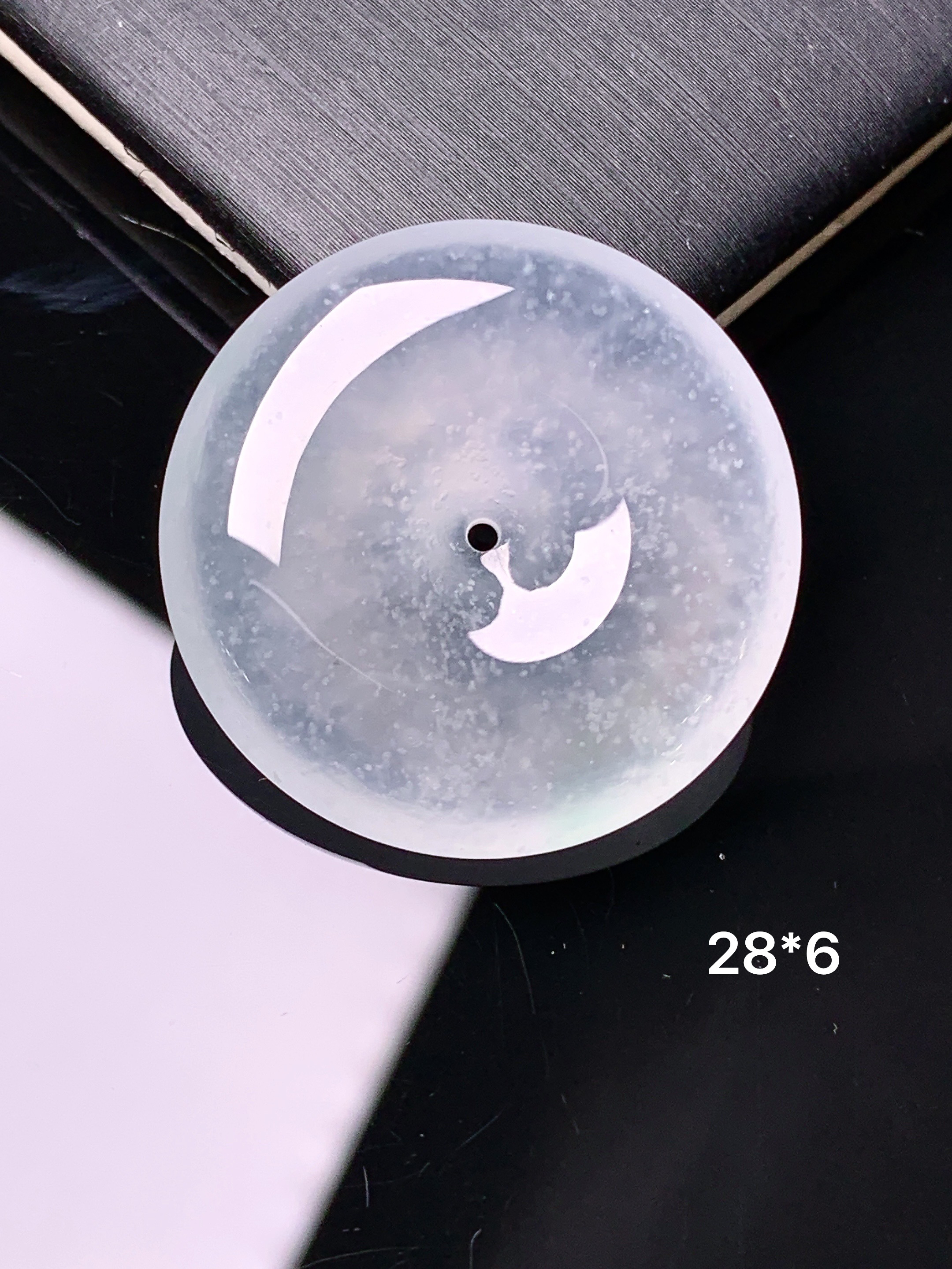 冰种平安扣吊坠 玉质细腻 色泽艳丽清新 水润亮眼 整体尺寸28*6x1